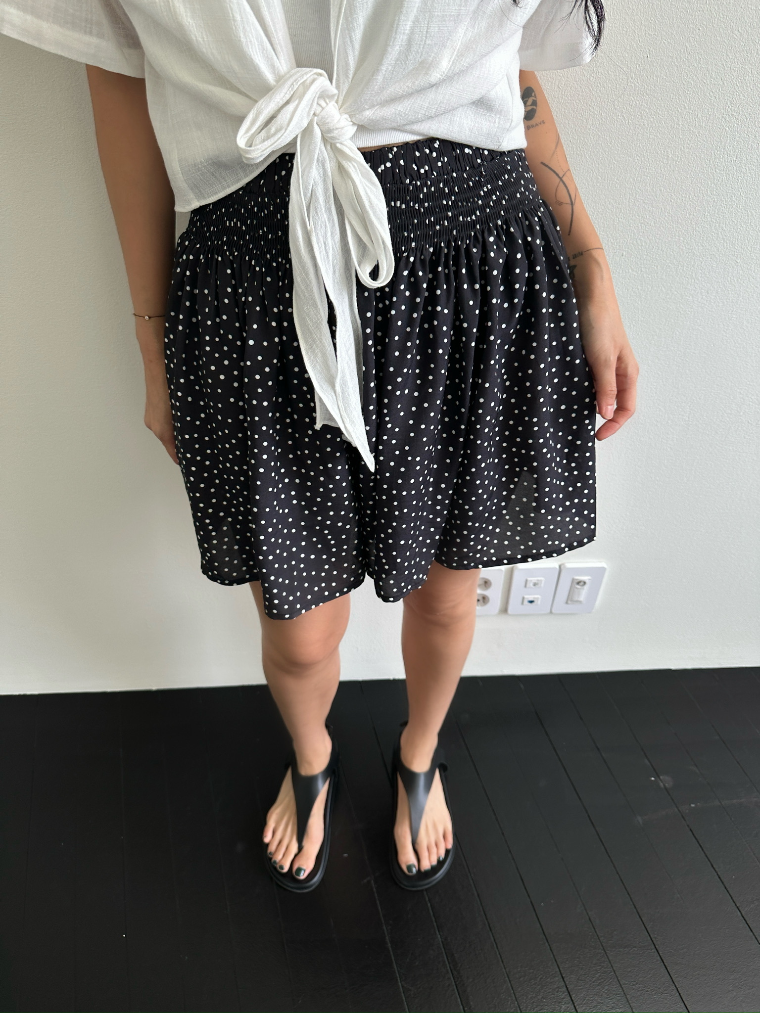 Polka dot elastic shorts