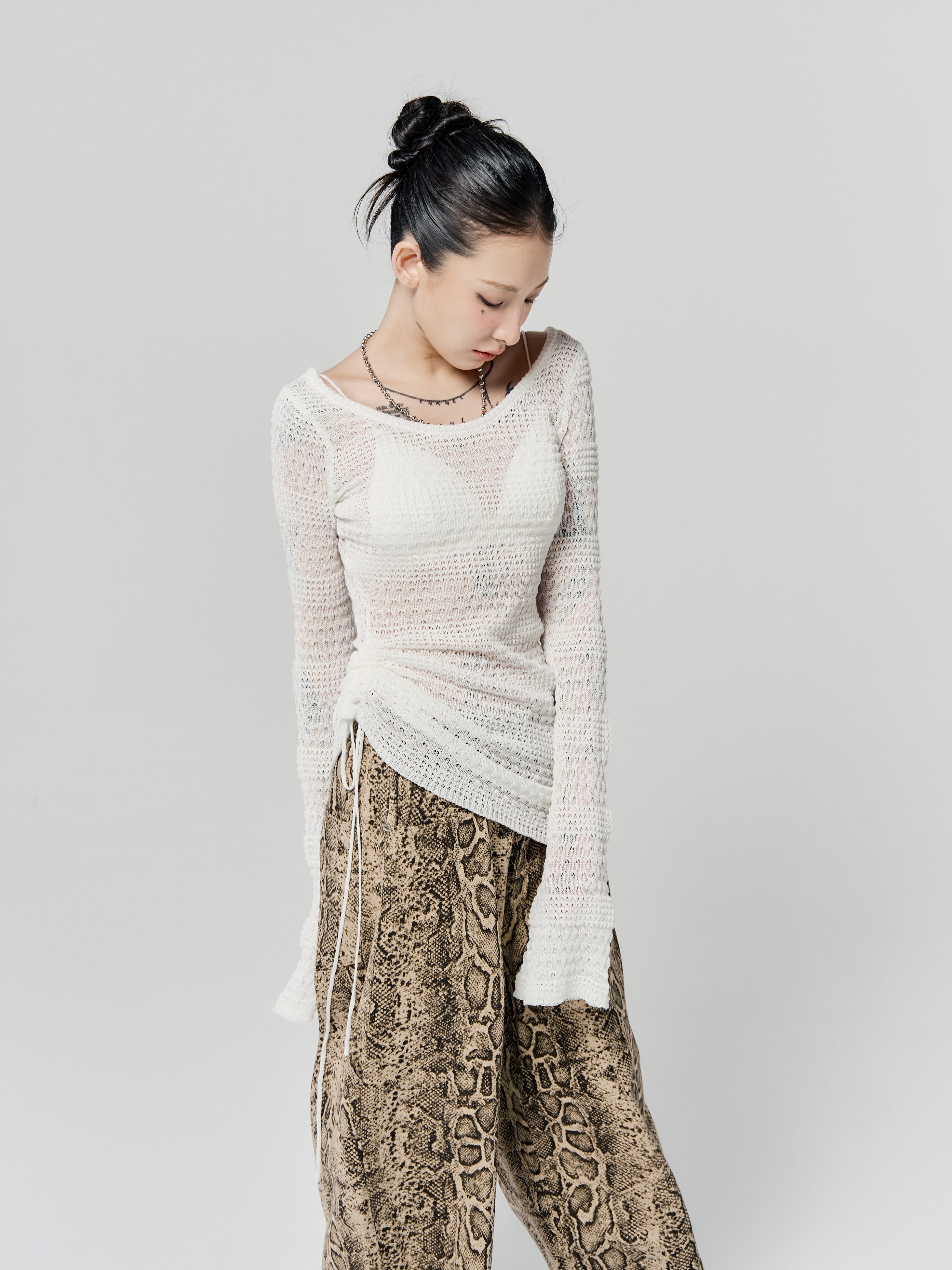 簍空抽繩喇叭袖長袖-白