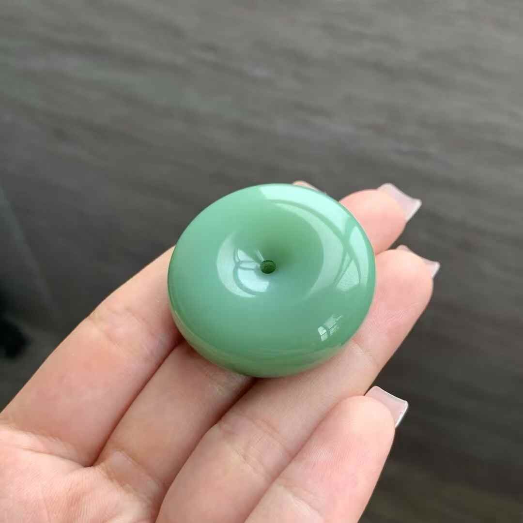 76775 和田玉瓷綠平安扣 (34.2mm直徑)