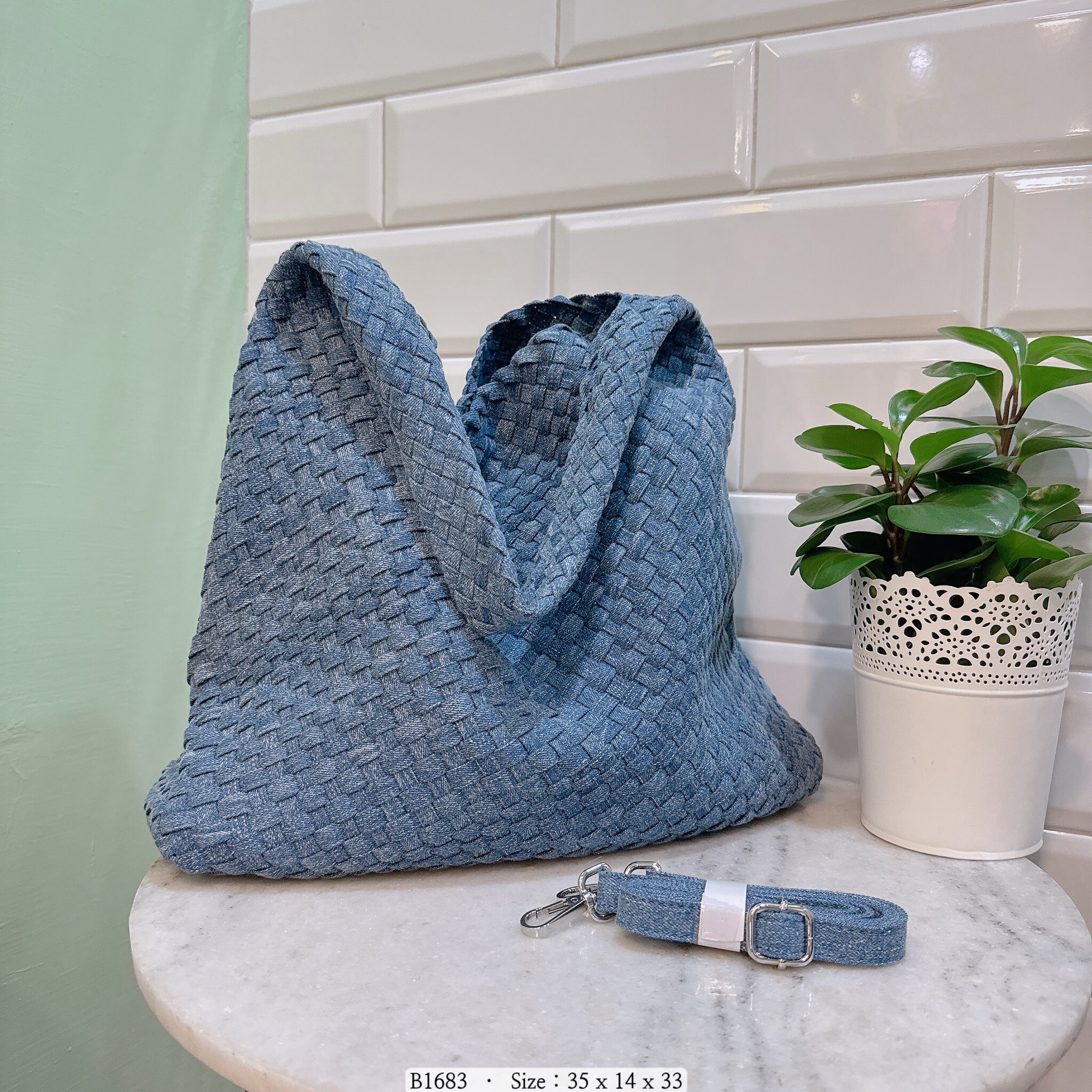 牛仔藍編織水桶包