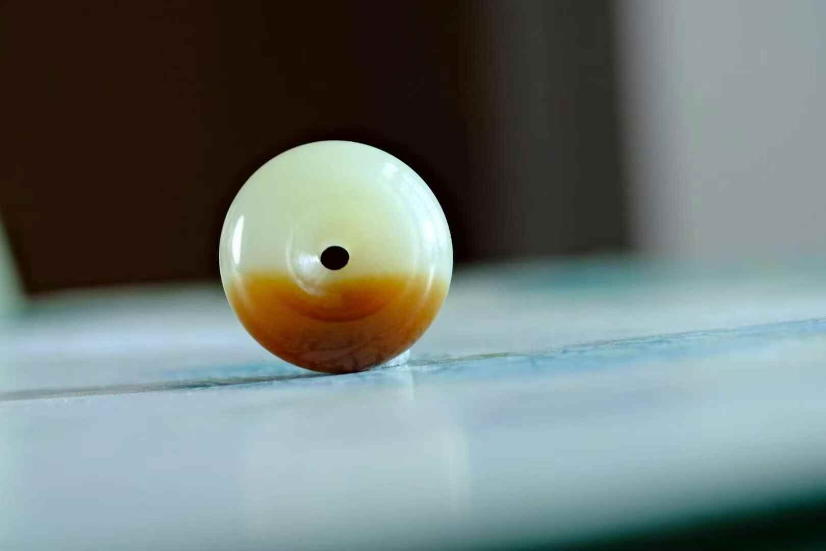 76779 和田玉且末糖青白平安扣 (18mm直徑)