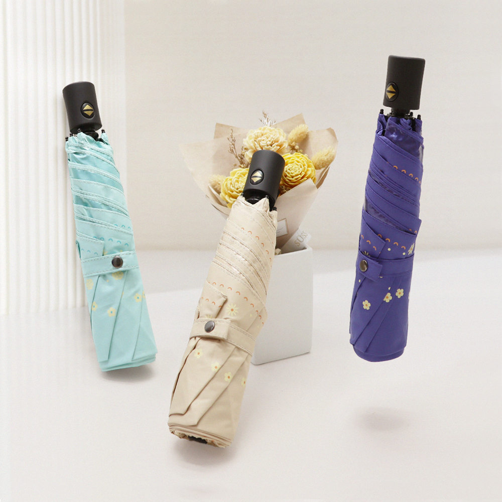 三款環保紗降溫10℃自動傘水玉,分別為水綠、杏色及藍紫,擺放於白色桌面背景,呈現清新典雅風格