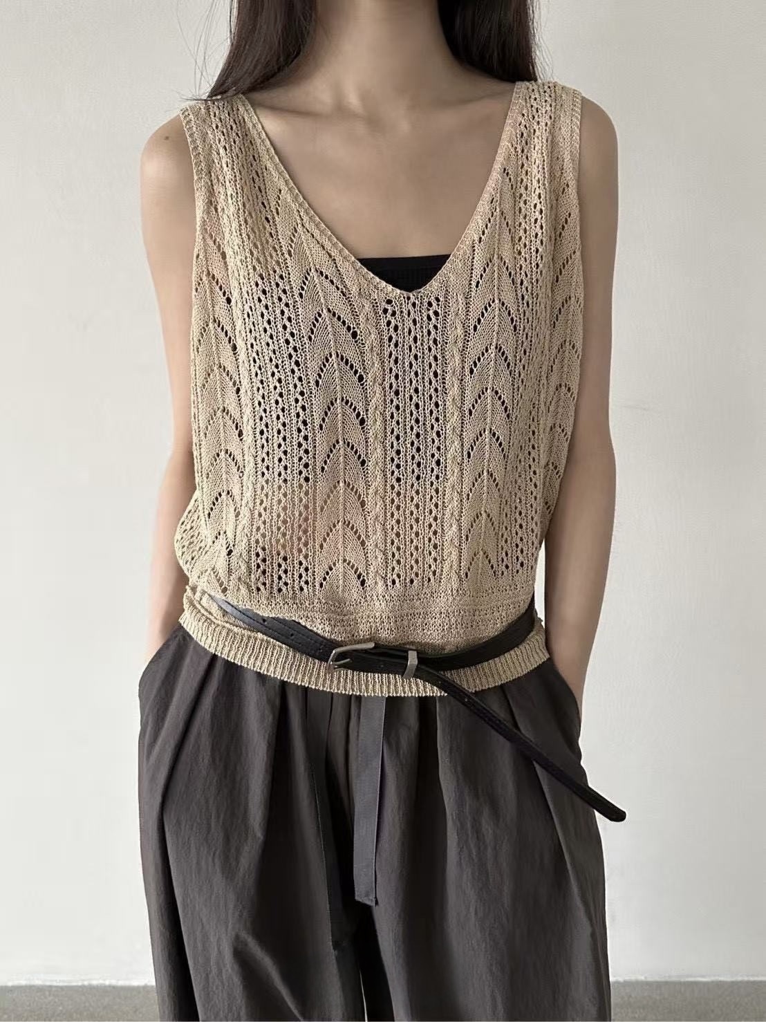25039 v領簍空涼感針織背心