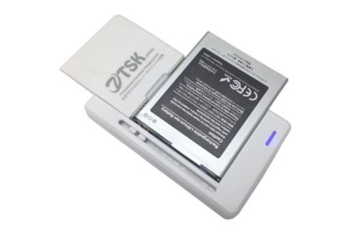 日本TSK UC1 萬能充電器 P0917  萬能充 多合一 快速充電 便攜設計