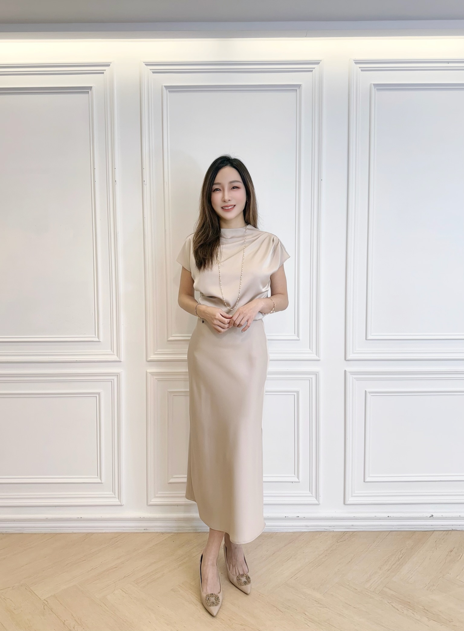 光澤立領肩抓褶半袖長裙套裝