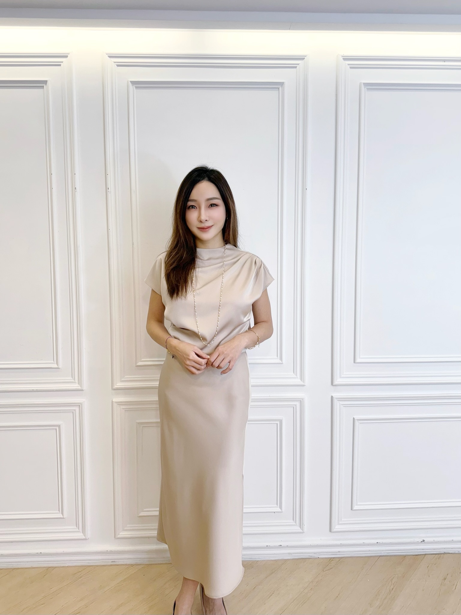 光澤立領肩抓褶半袖長裙套裝