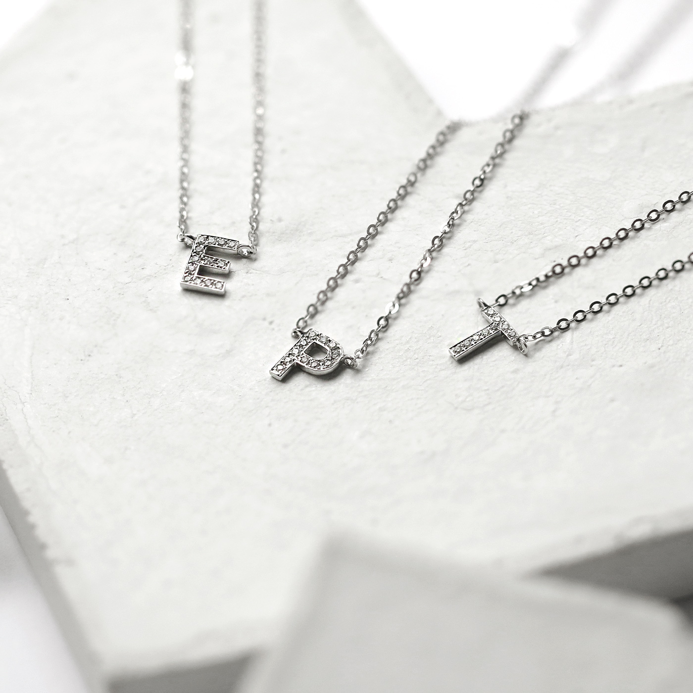 Alphabet  — 字母鑽石項鍊 (正楷)