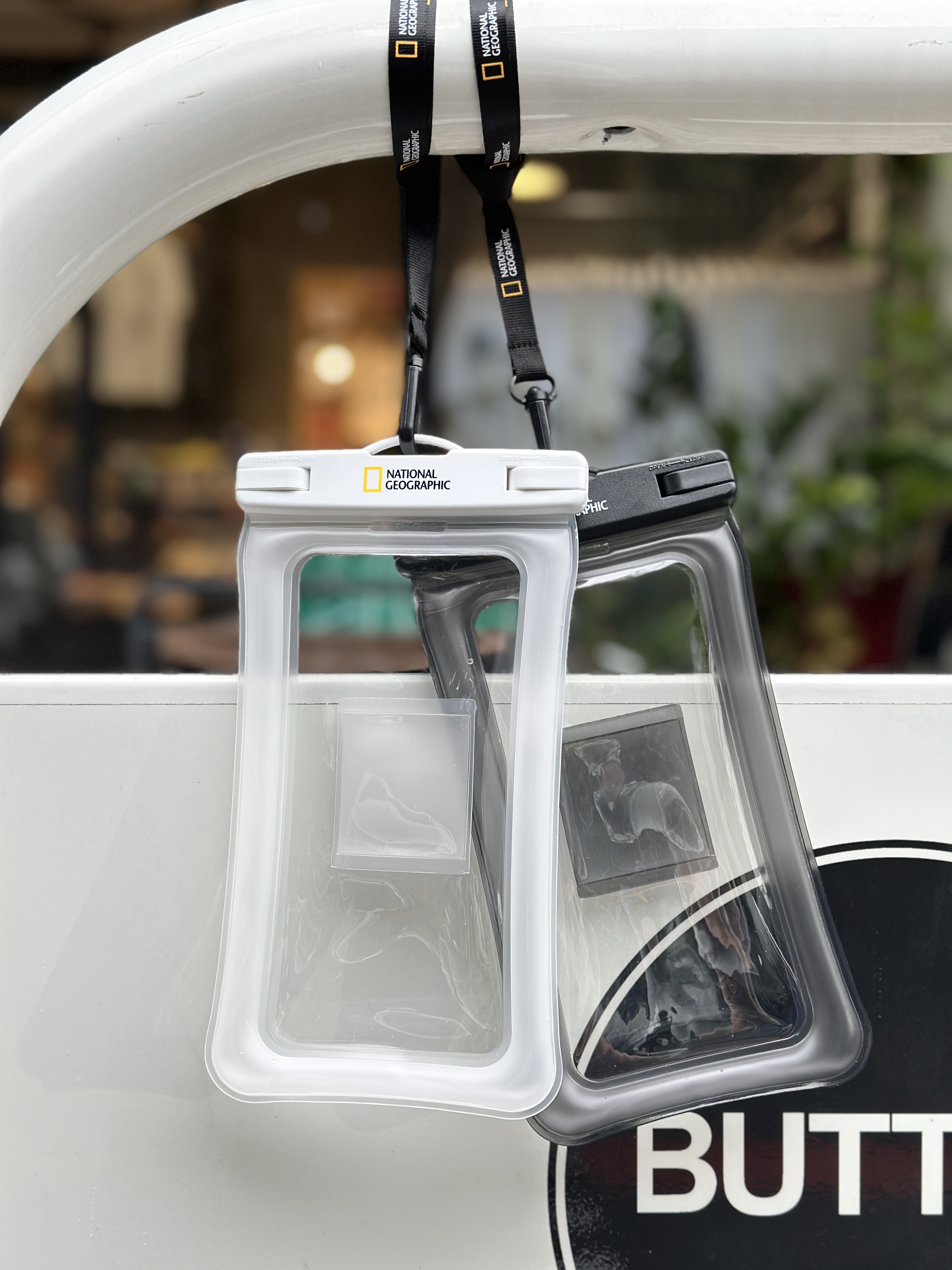 【現貨】NATIONAL GEOGRAPHIC Waterproof Bag 2pk 國家地理  手機防水套 防水袋 兩件組 (一黑一白）NGM-WPB/2