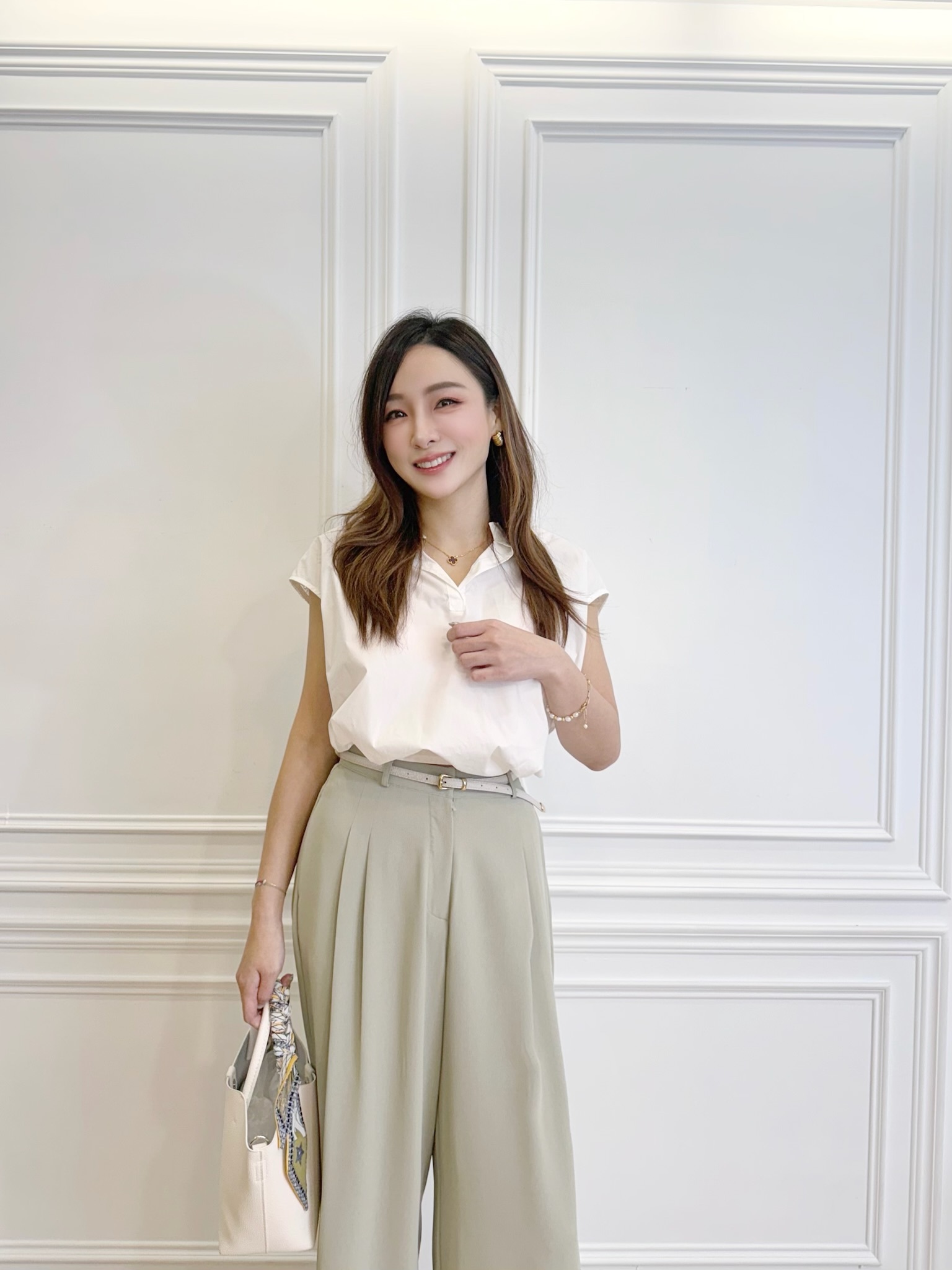 後簍空雕花半袖翻領上衣