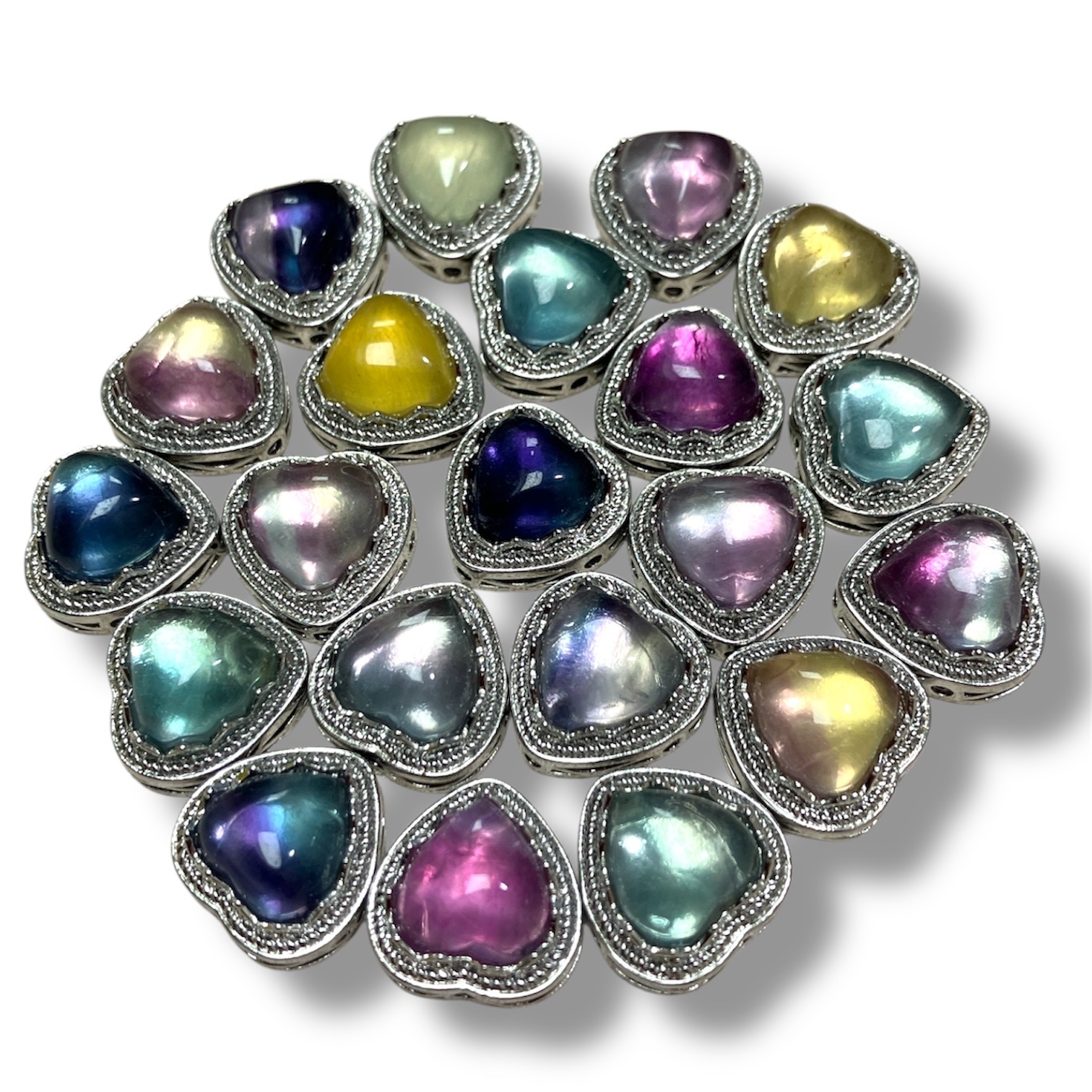 250703 - A95 彩螢石心心盒子銀色隔珠1粒（隨機顏色）