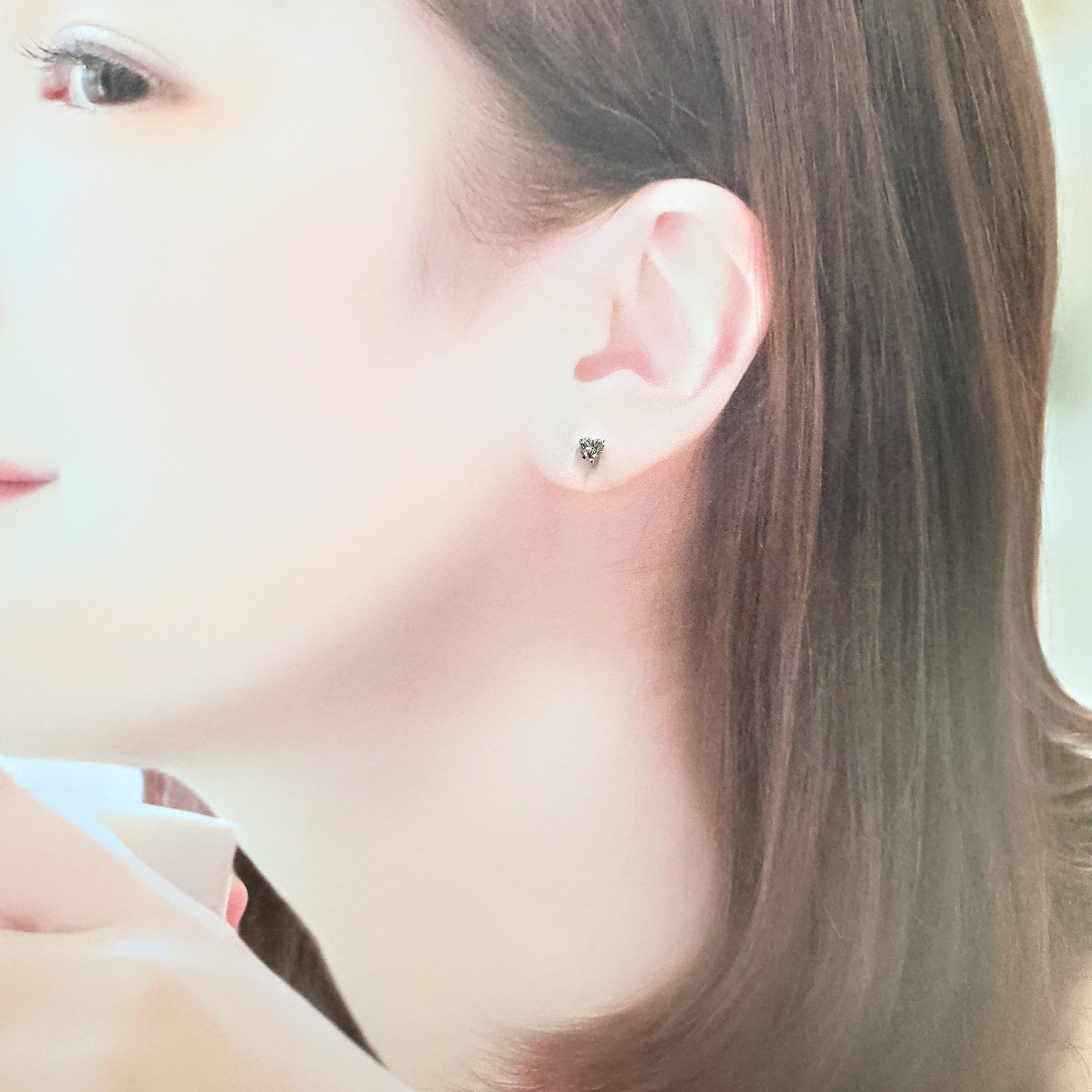 18K White Gold 0.28ct Heart Shaped Diamond Single Earring