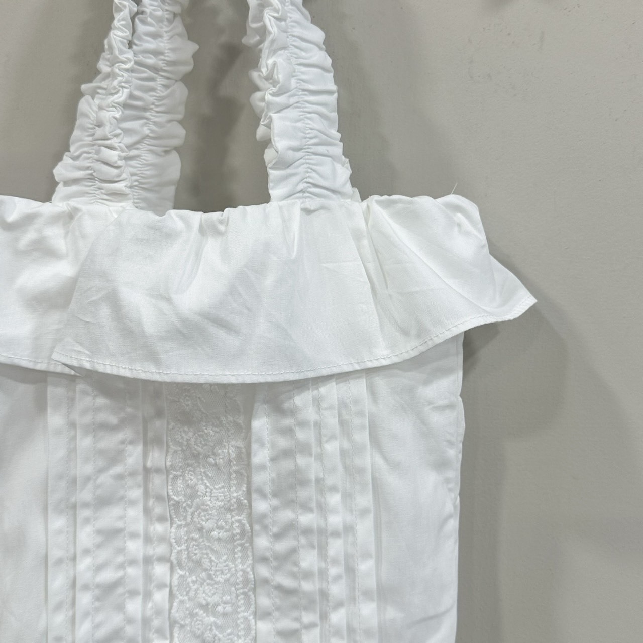 雙層白色花邊包