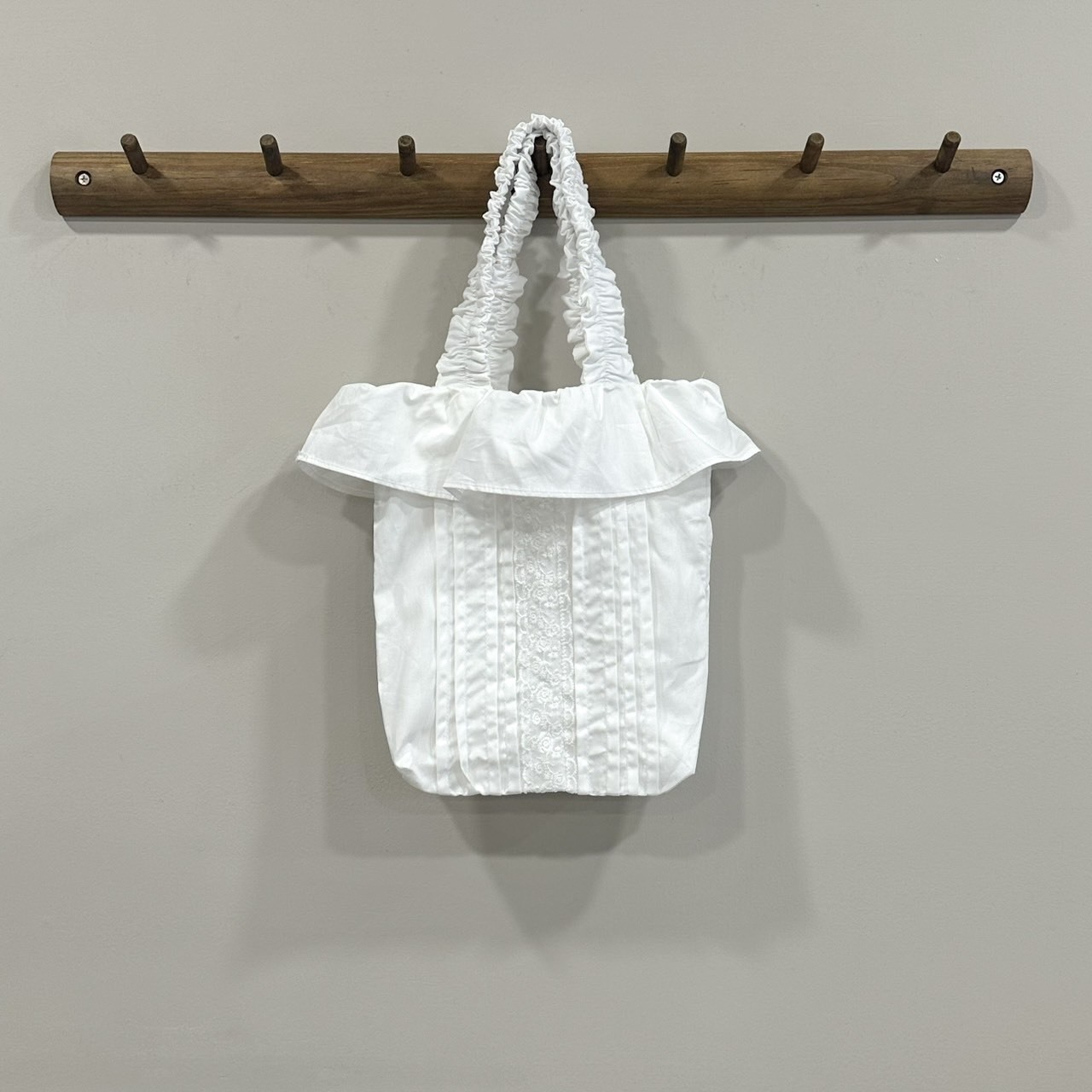 雙層白色花邊包