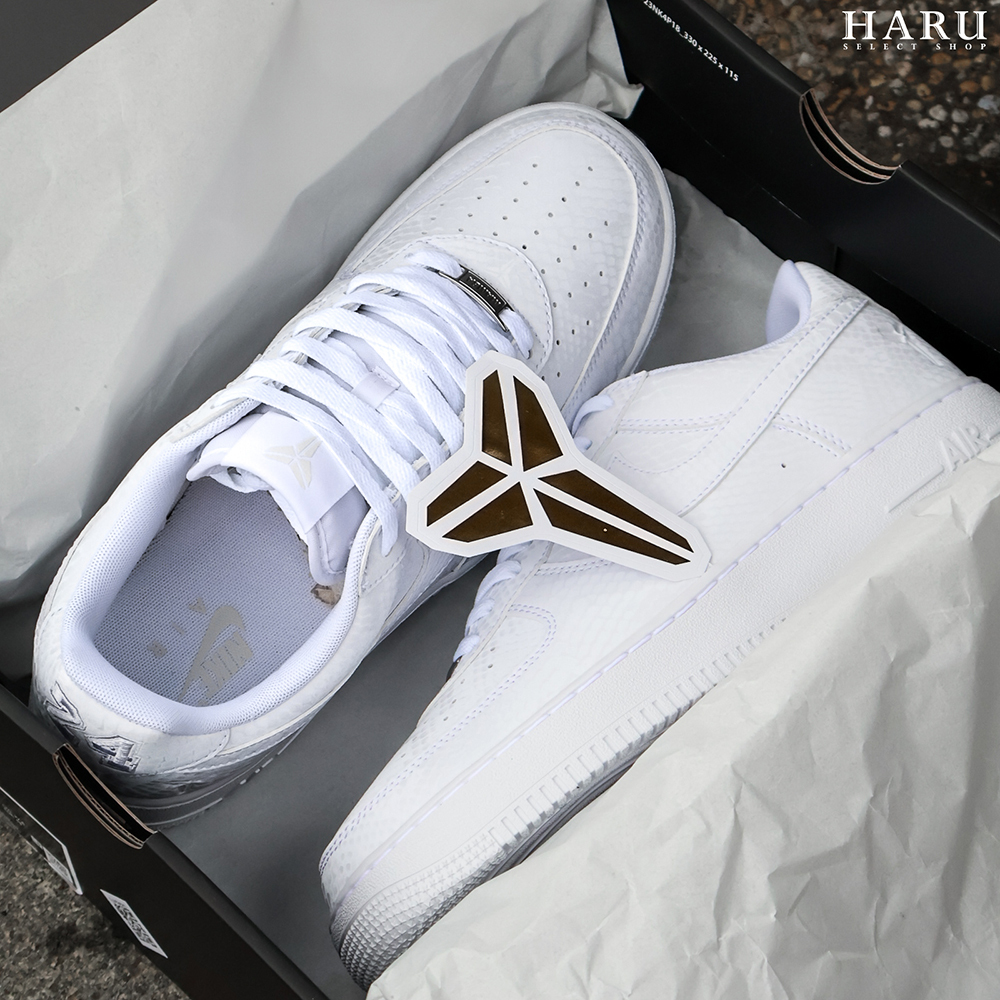 Kobe Bryant x Nike Air Force 1 Low "Triple White" 全白 蛇麟 AF1 刺繡背號 復古休閒鞋 IB0018-100