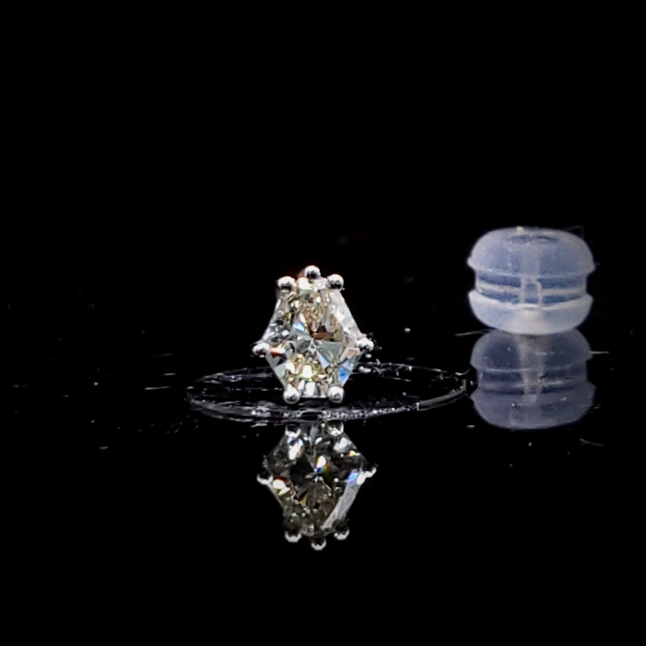 18K White Gold 0.28ct Light Yellow Hexagonal  Diamond Single Earring