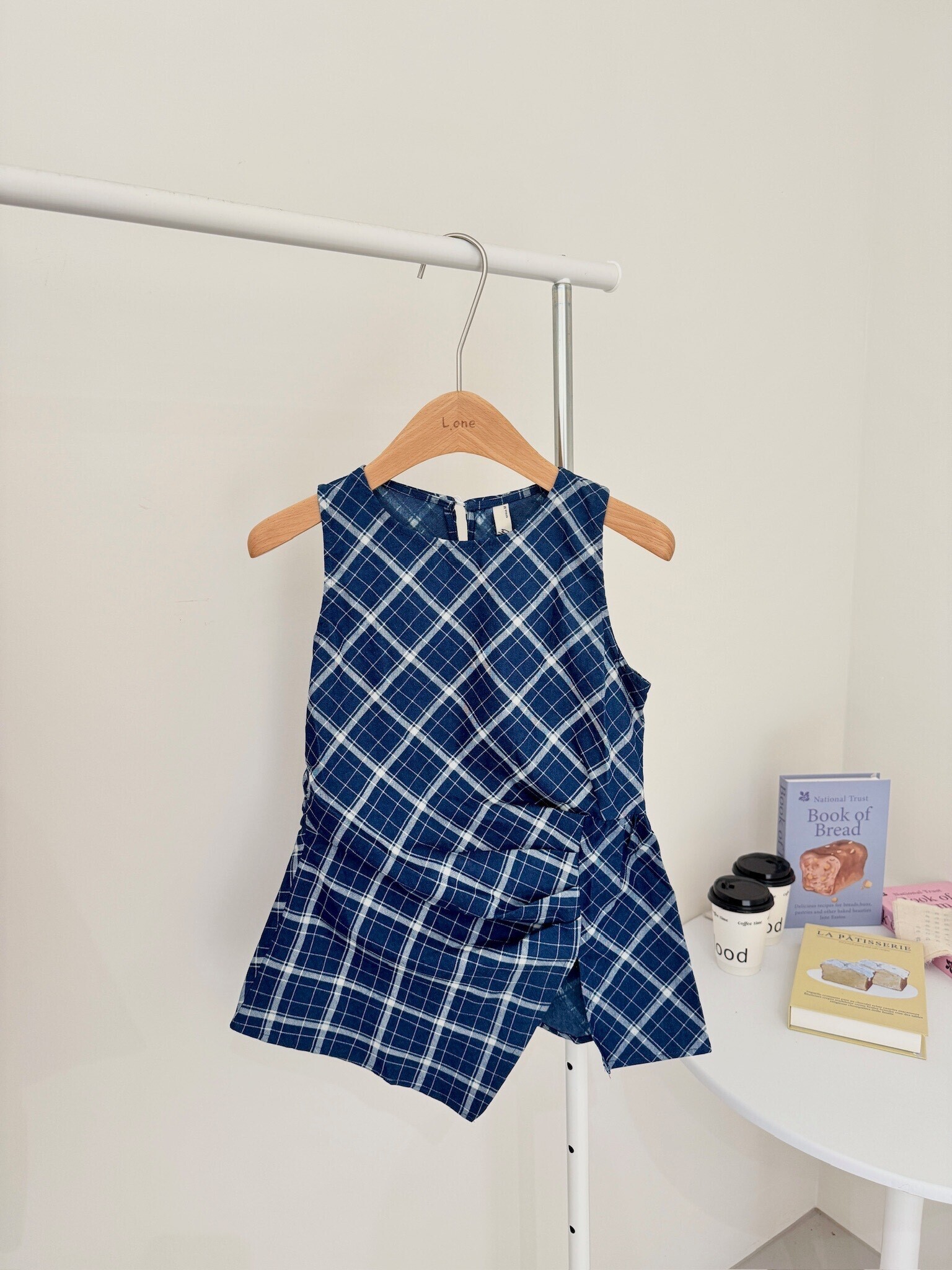 開衩抓皺格紋背心