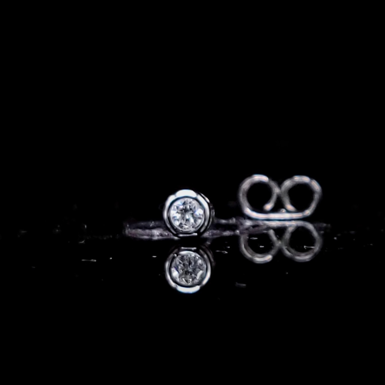 18K White Gold 0.04ct Diamond Single Earring