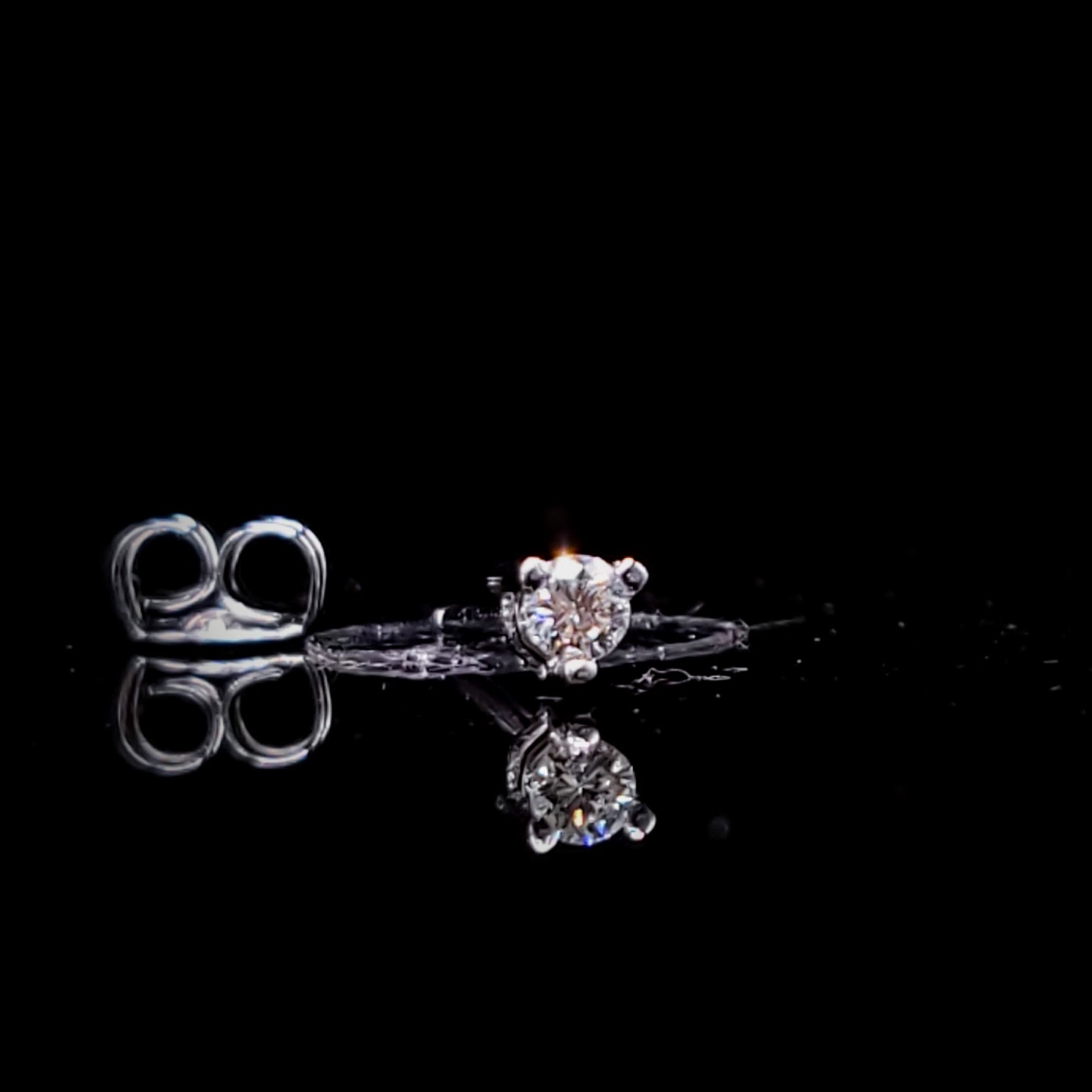 18K White Gold 0.03ct Diamond Single Earring