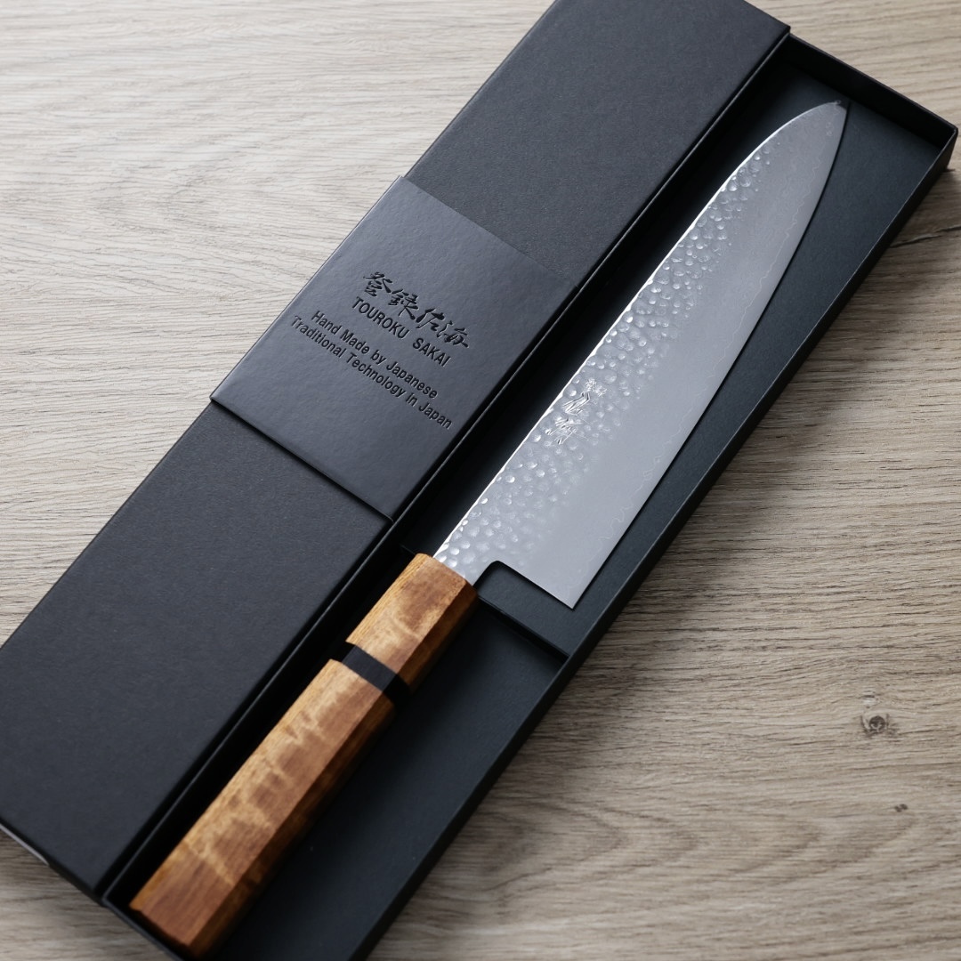 佐海 牛刀 210mm VG10鋼 鎚目大馬士革 虎目柄