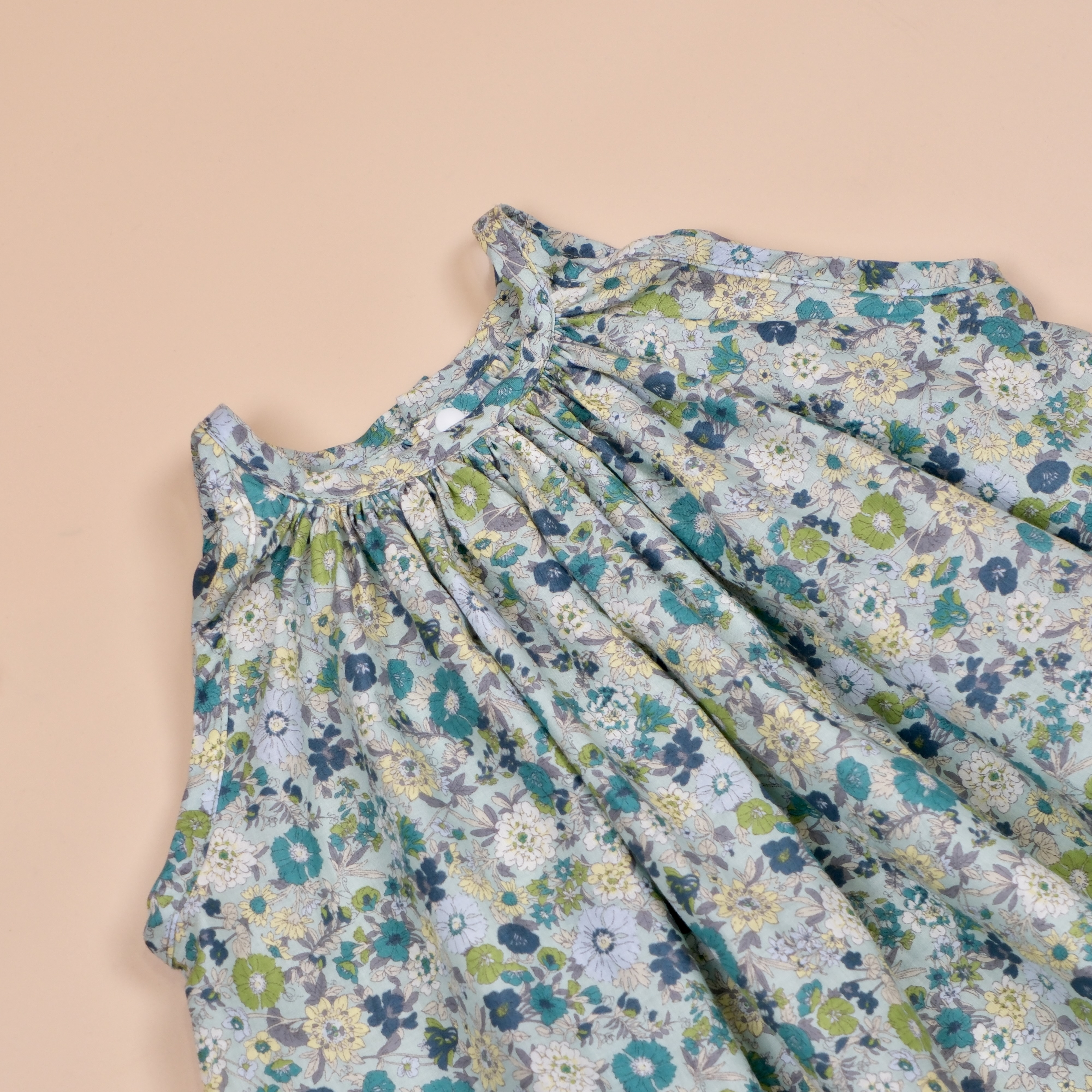 小野花的午後 ❀ 薄荷花語 ❀ 削肩上衣