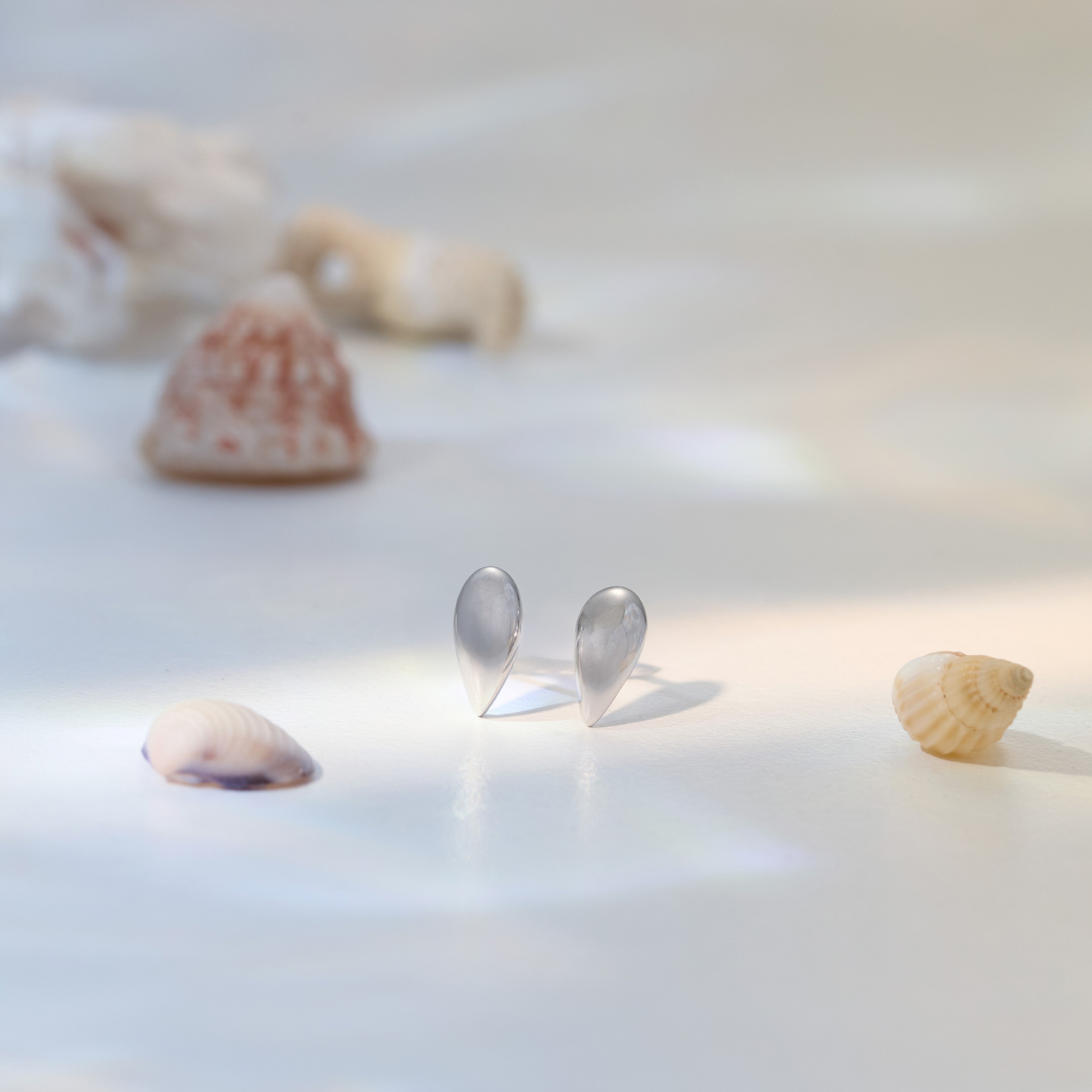 水滴形狀的純銀耳環,可以改為耳夾