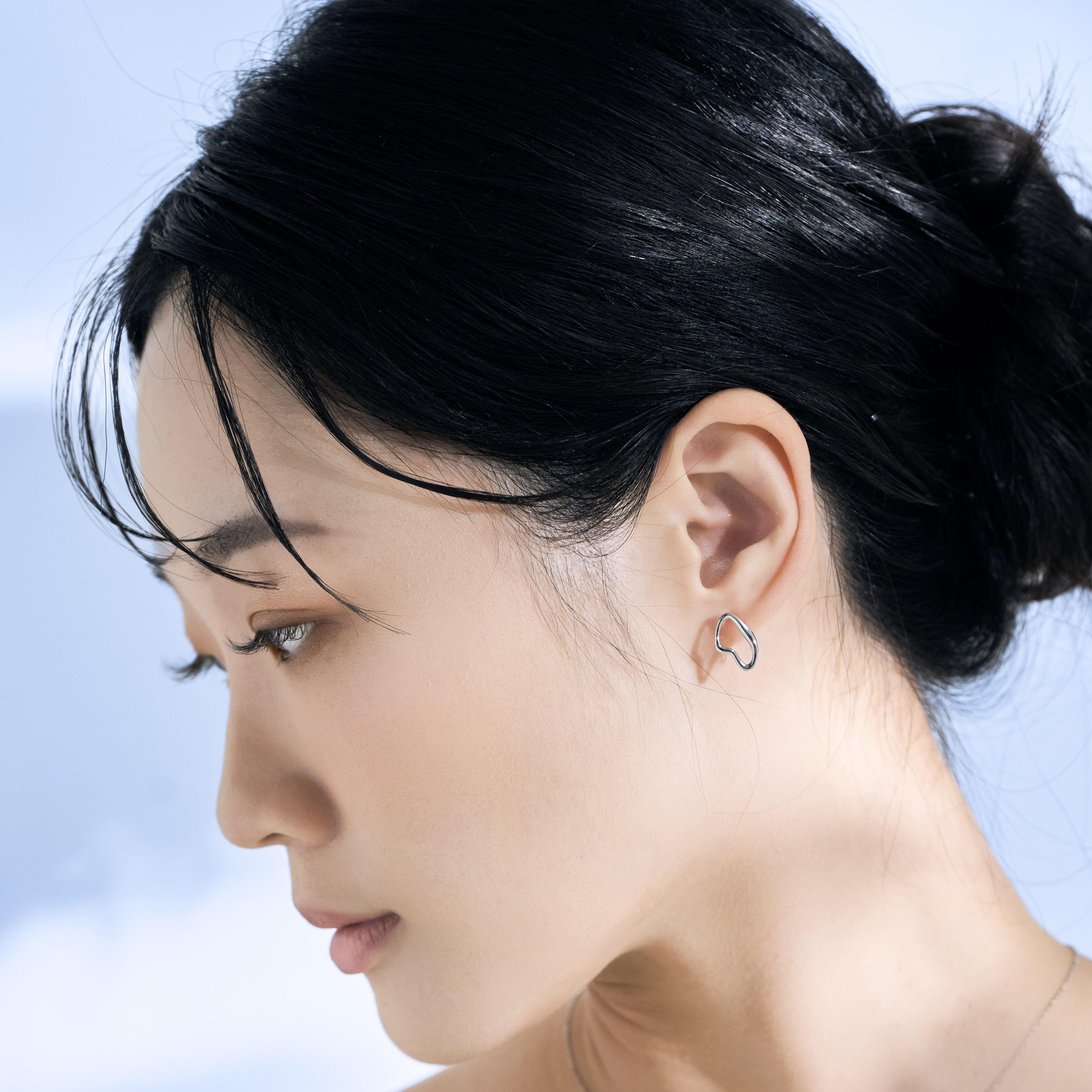 特殊流線造型的純銀耳環,可改耳夾