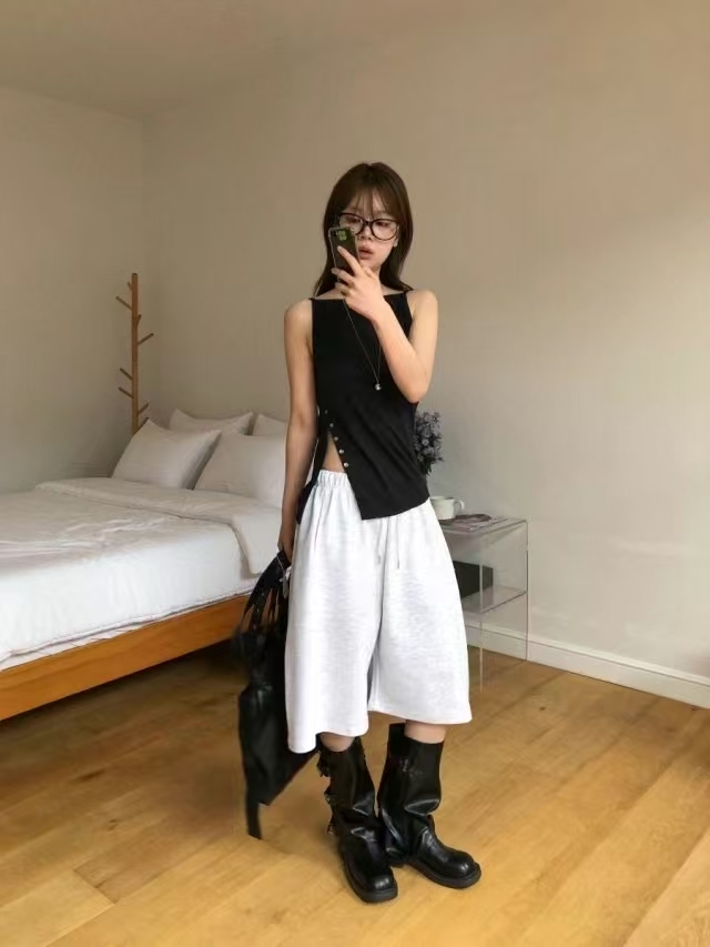 #V008 黑色側開叉背心