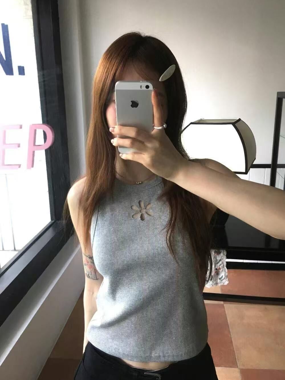 #V009 鏤空花花背心