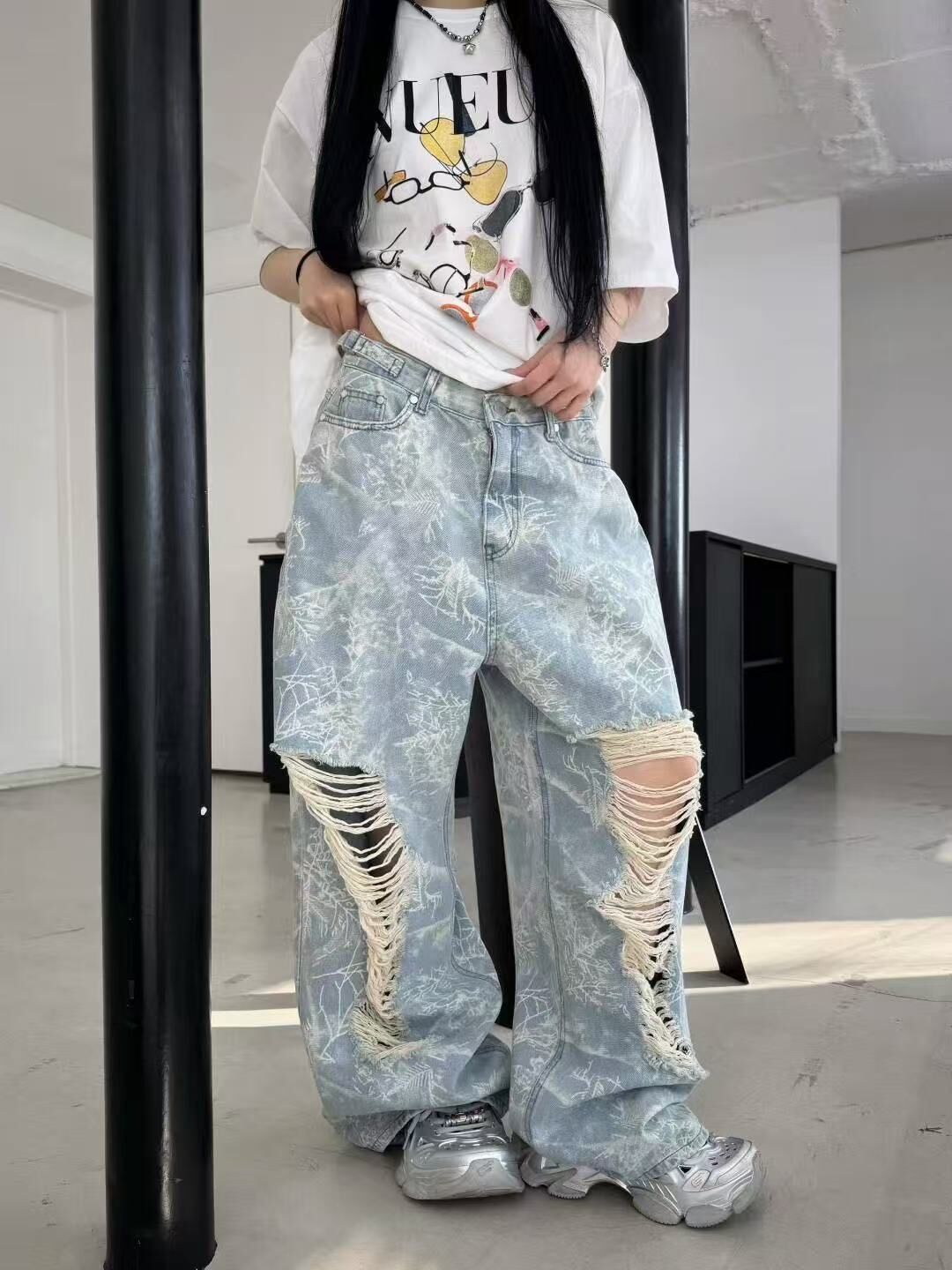 #B006 水洗植物花紋破爛牛仔褲