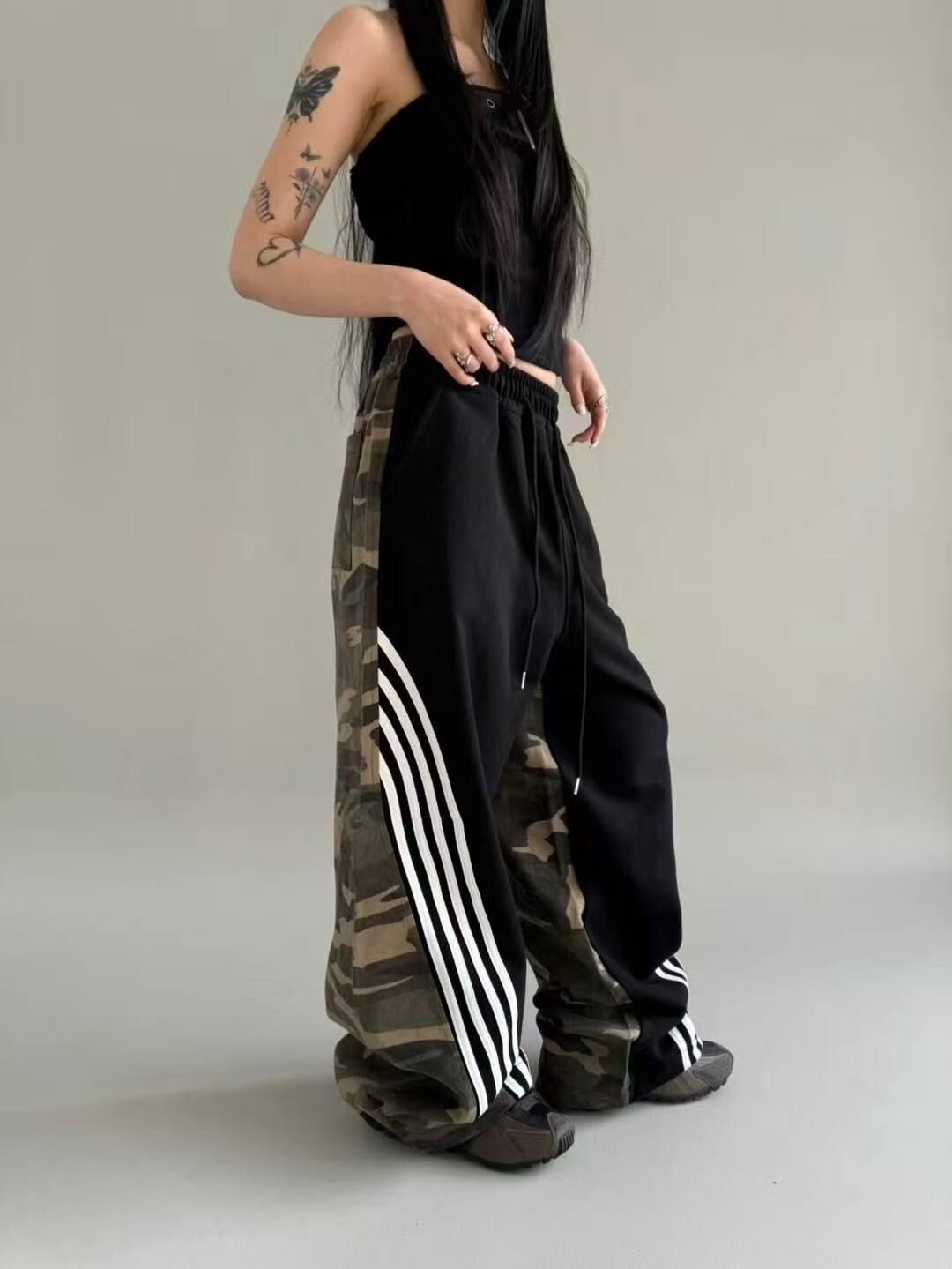 #B005 印花拼接寬鬆運動褲