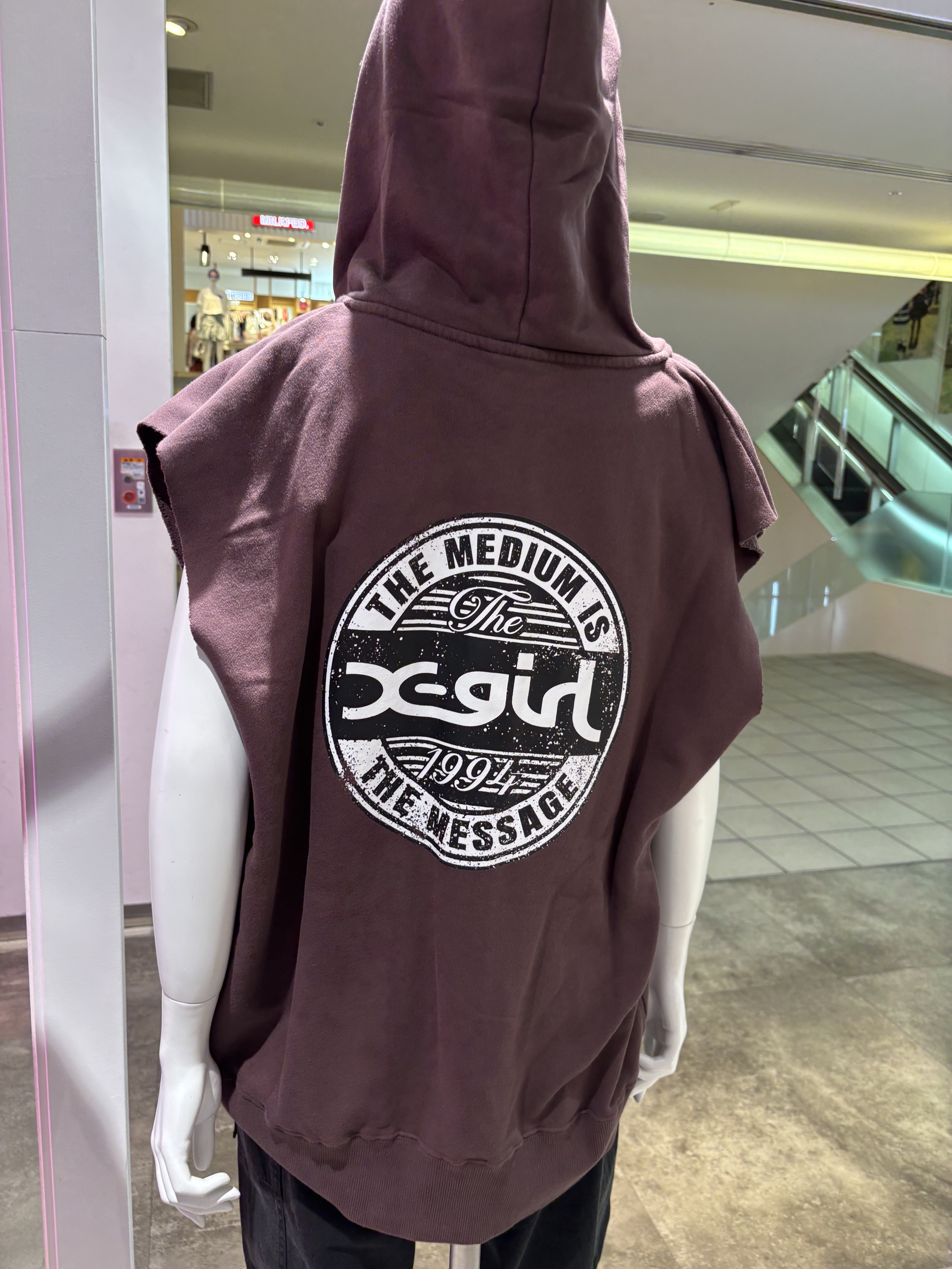 X-girl -DISTRESSED CIRCLE LOGO ZIP UP SWEAT VEST