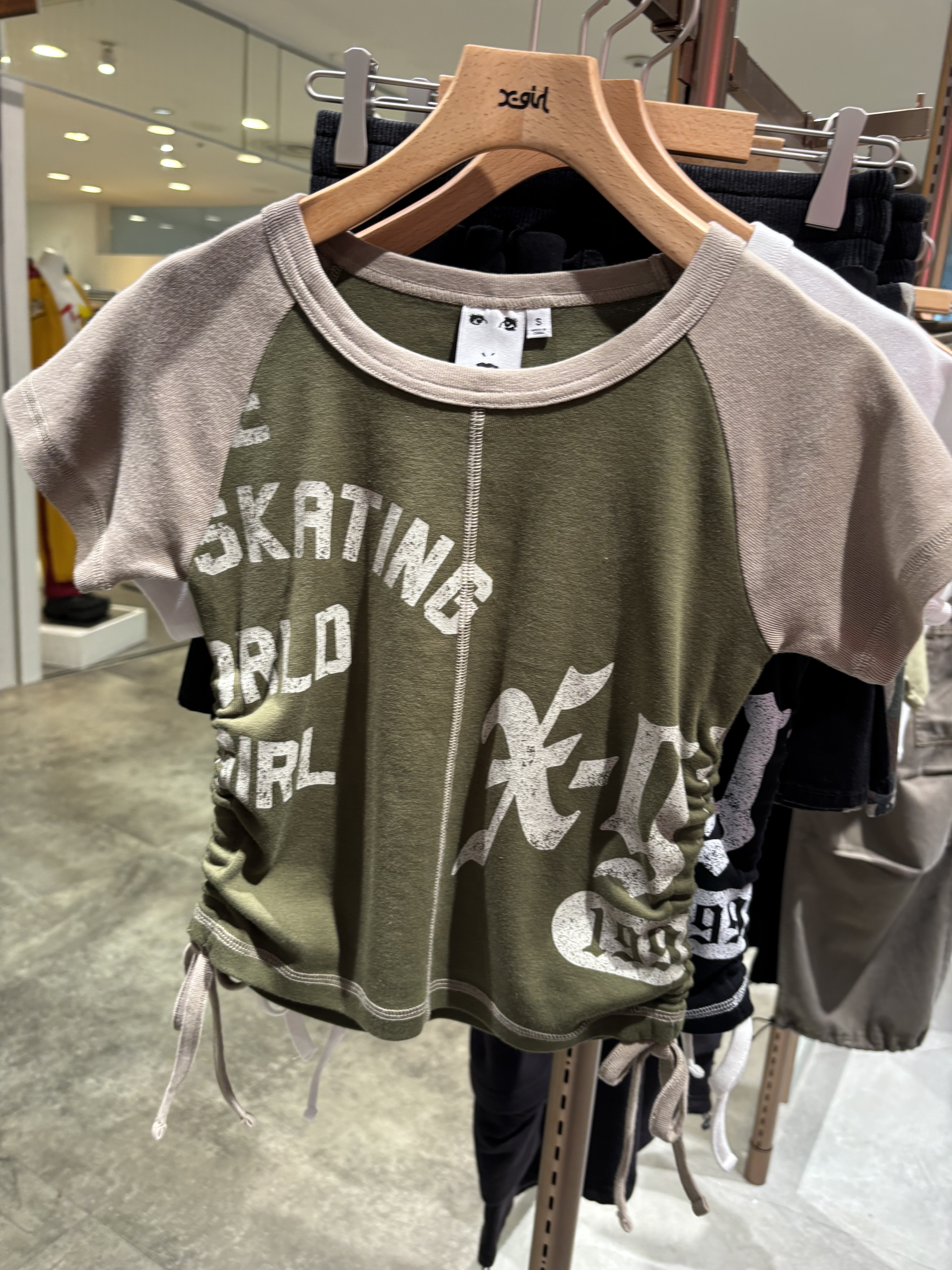 X-girl PANELED GRAPHIC RAGLAN BABY TEE