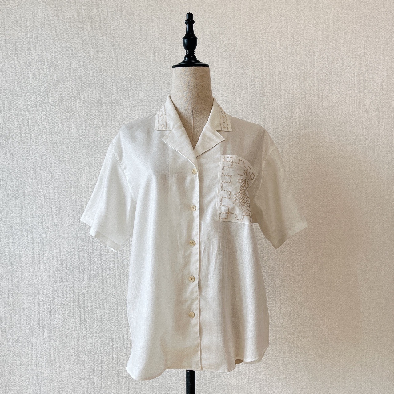 日本製米白色刺繡古著上衣