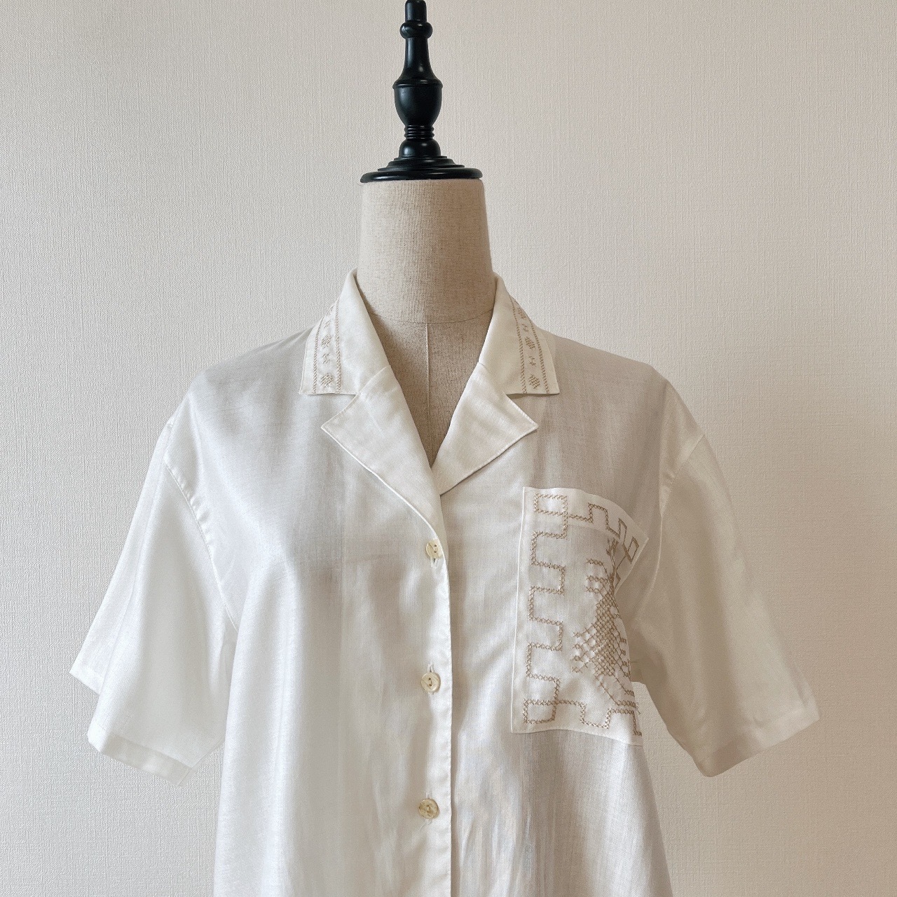 日本製米白色刺繡古著上衣