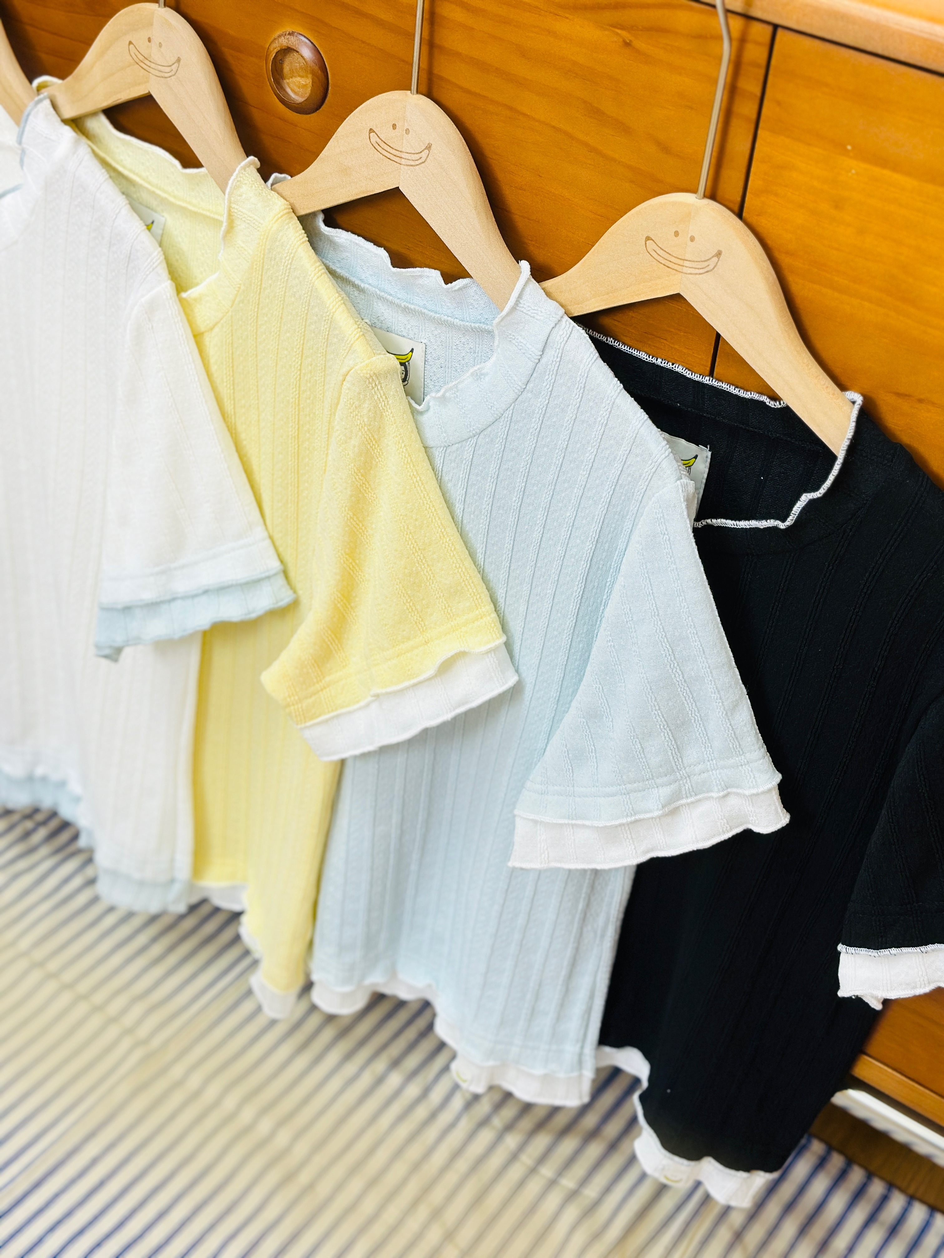 四色 / 雙層拼色滾邊短袖上衣 / Double-Layer Contrast Trim Tee