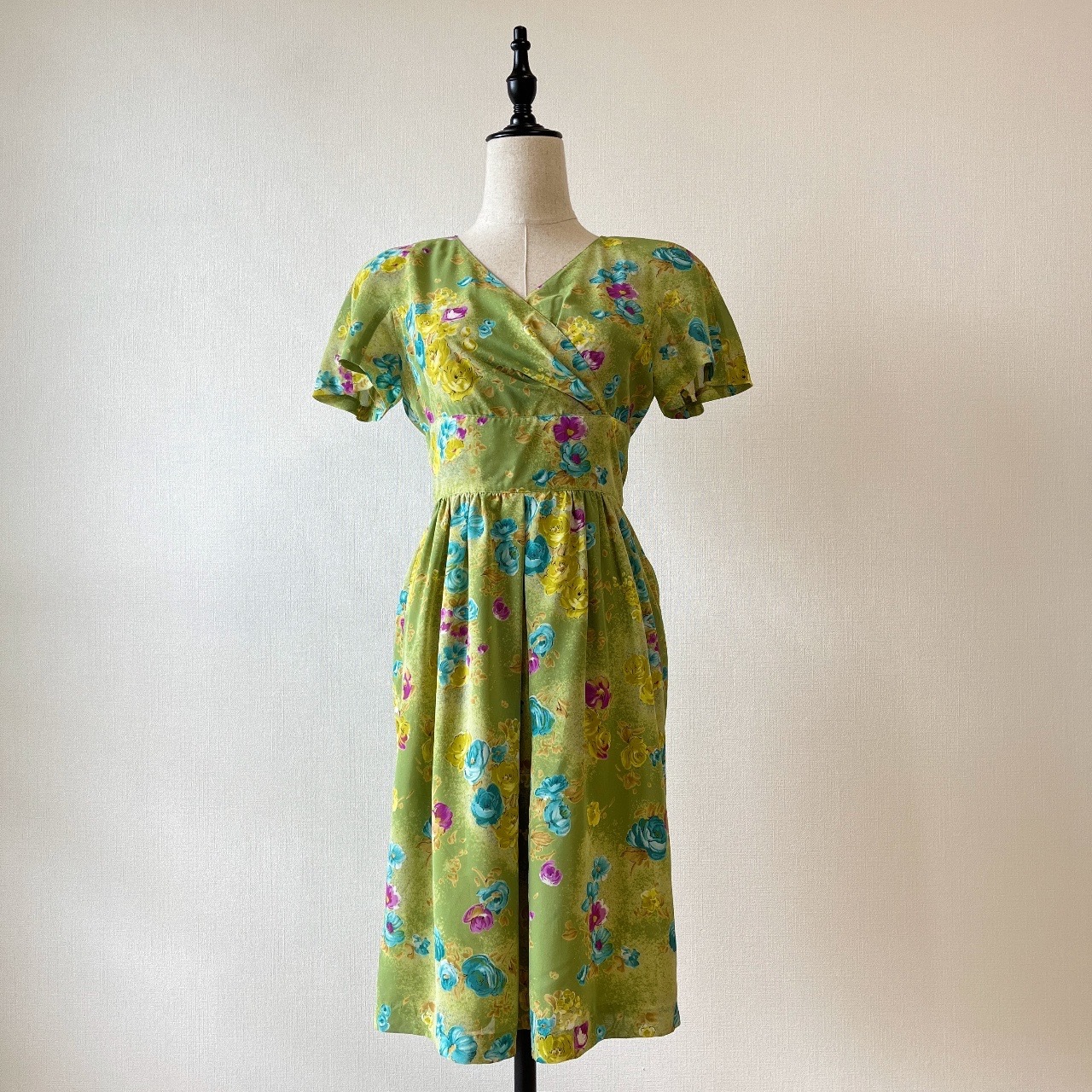 抹茶綠色花花連身裙