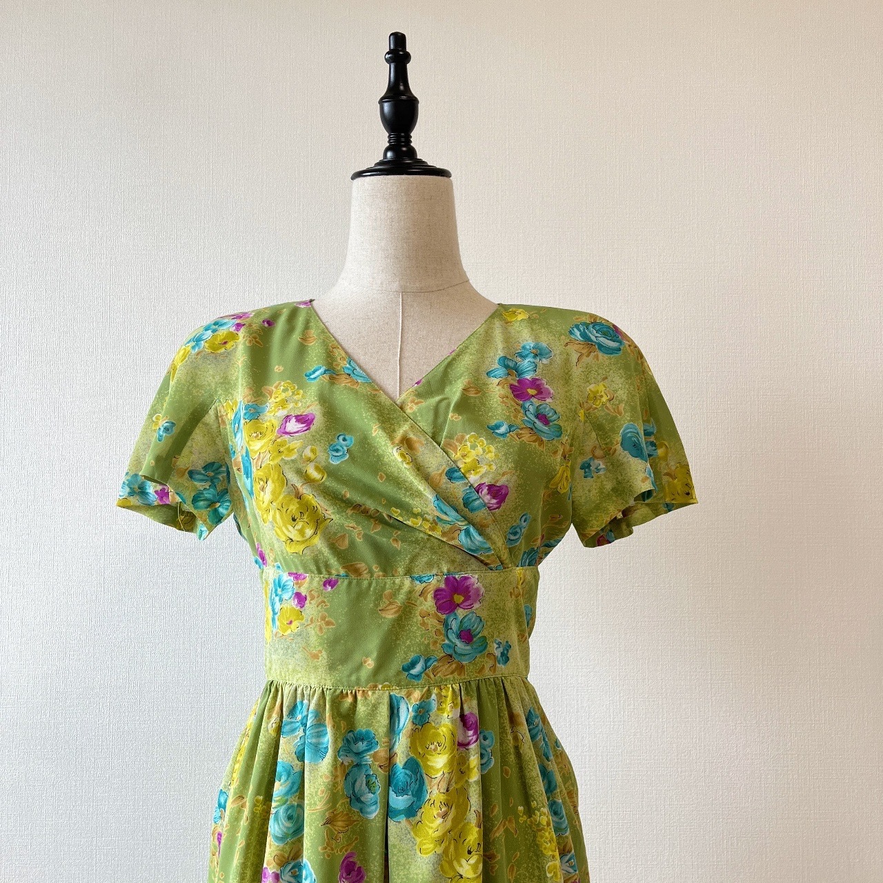 抹茶綠色花花連身裙