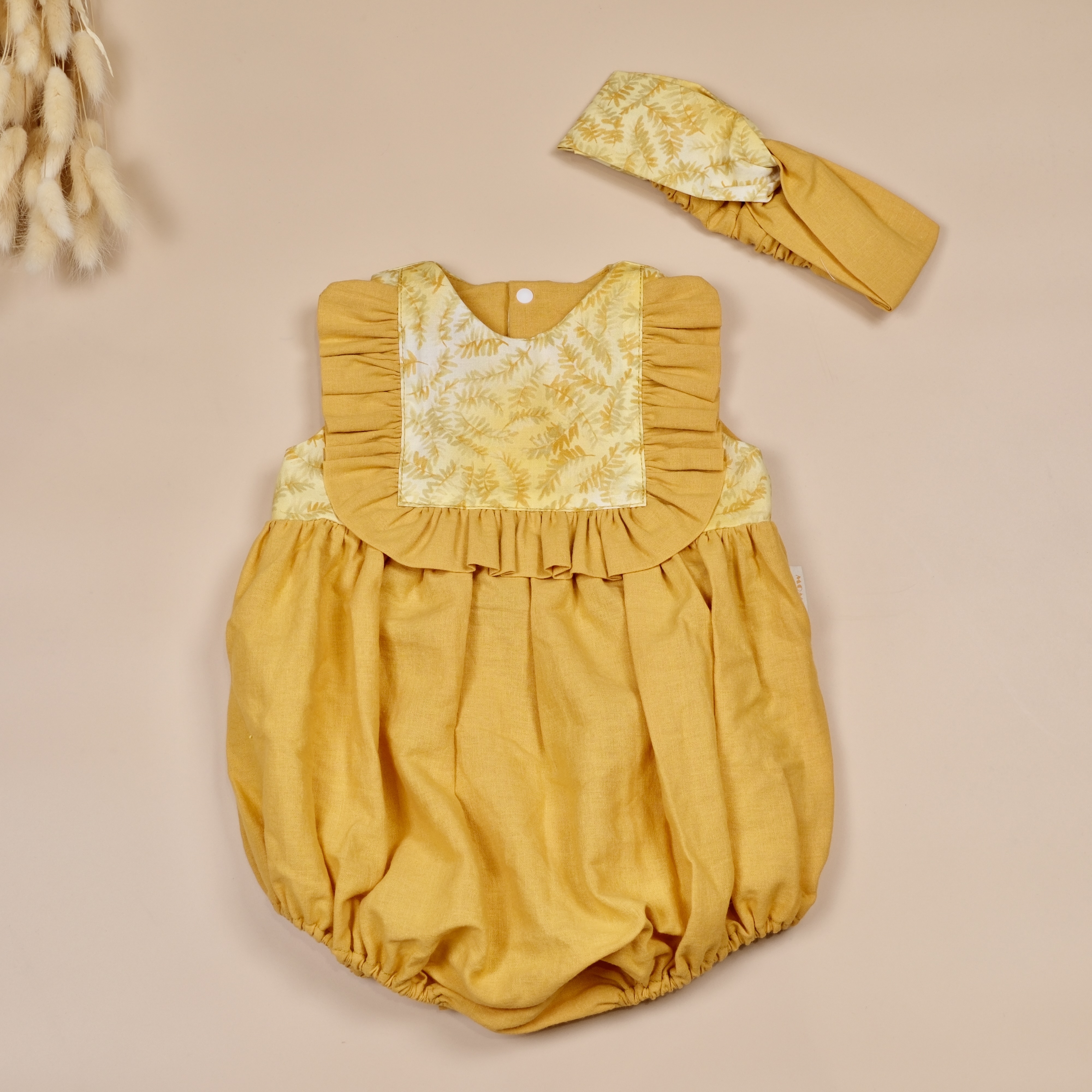 花邊咚咚系列 ❋ 黃色小蕨根 ❋ 手作嬰幼兒花邊無袖包屁衣