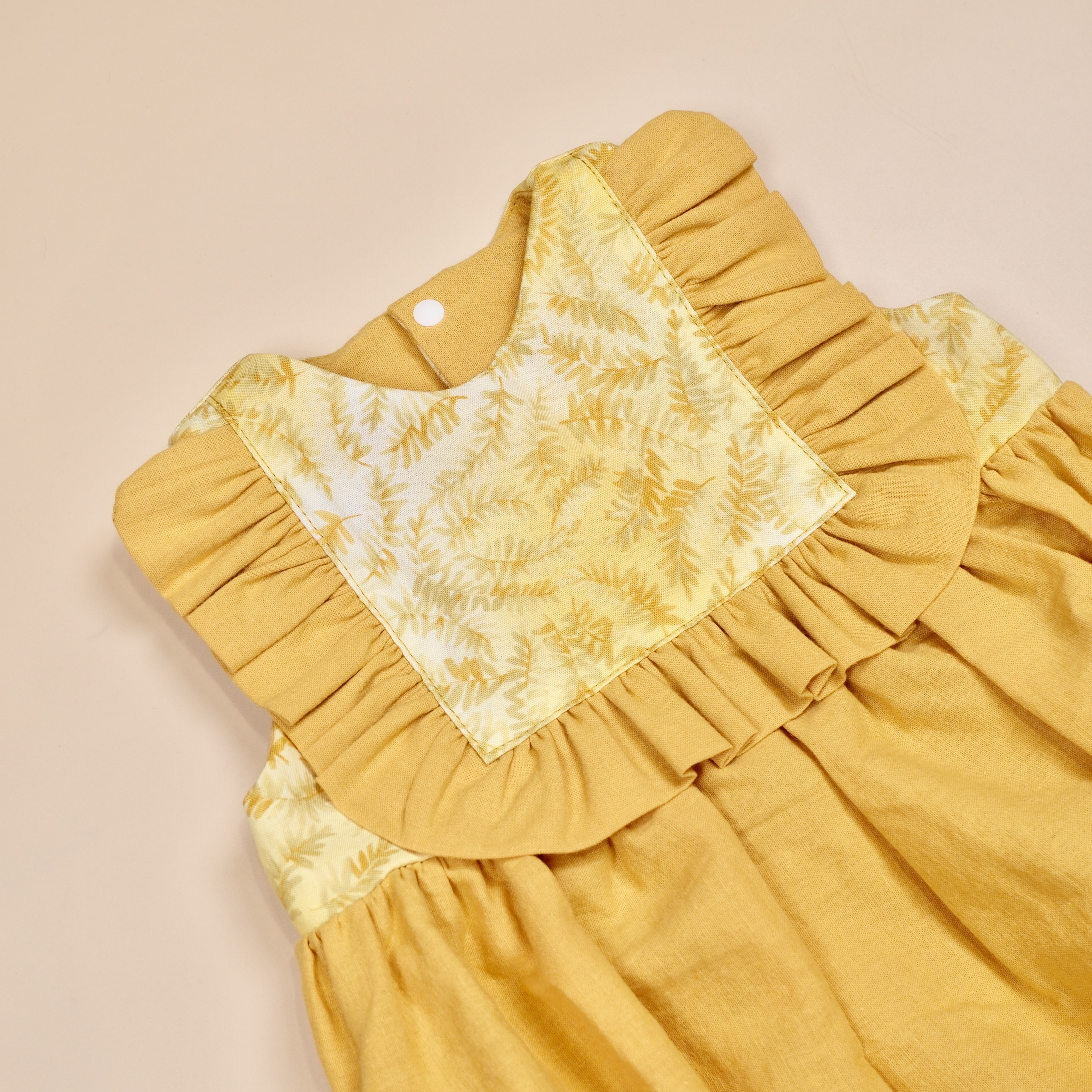 花邊咚咚系列 ❋ 黃色小蕨根 ❋ 手作嬰幼兒花邊無袖包屁衣