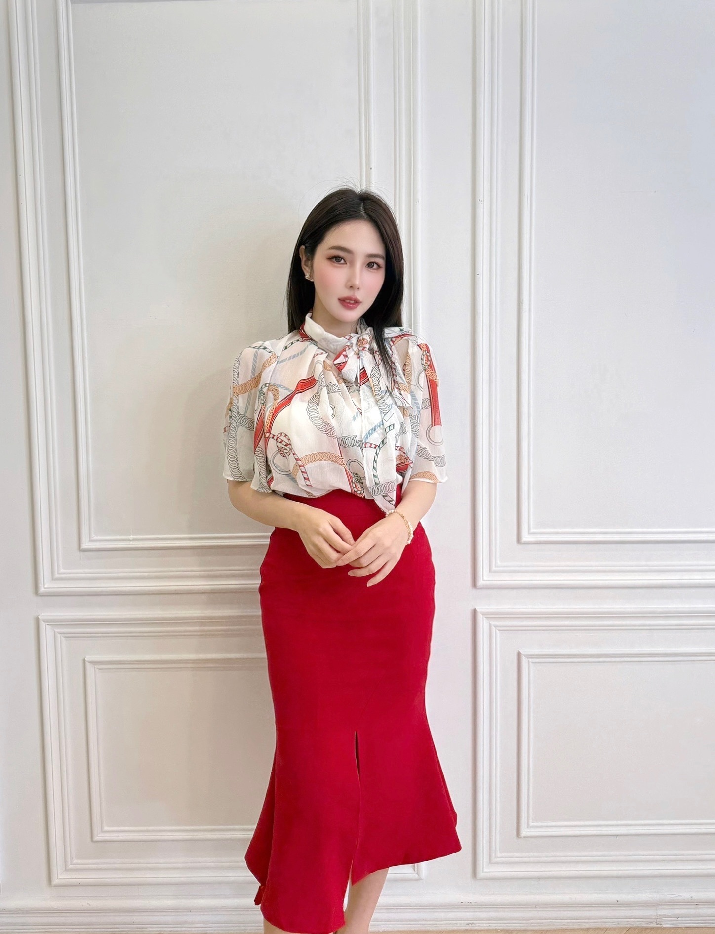 輕奢感鏈條印花領巾上衣