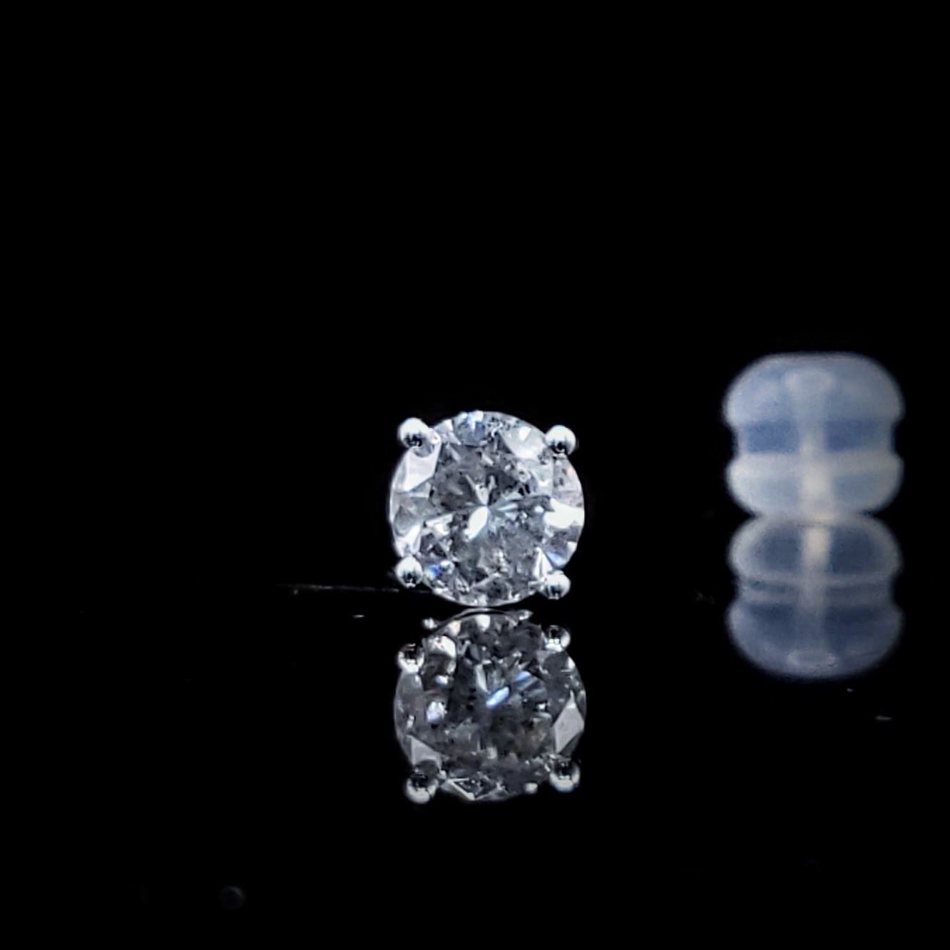 18K White Gold 0.66ct Silver Grey Diamond Single Earring