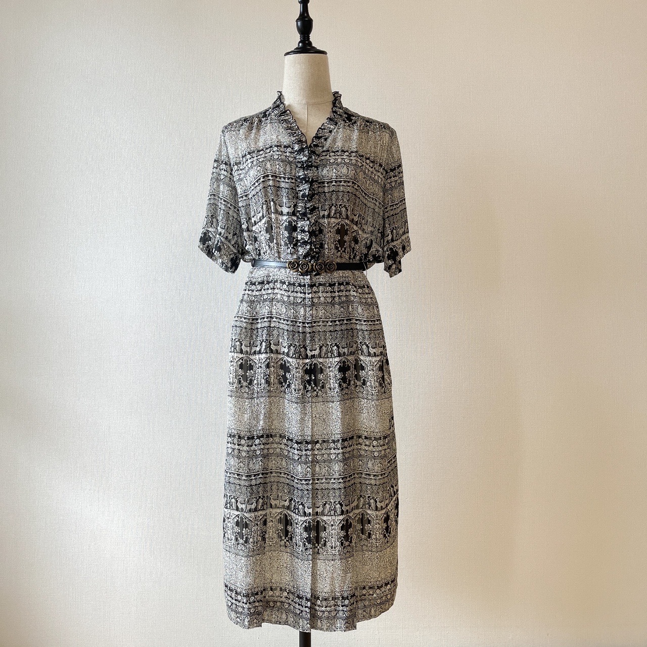 黑白色Ruffle領優雅文藝風連身裙