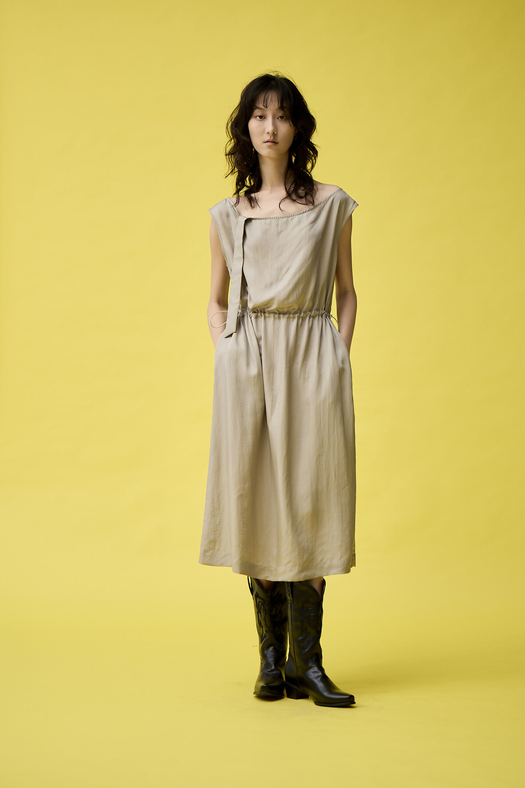 平領綁帶抽繩洋裝