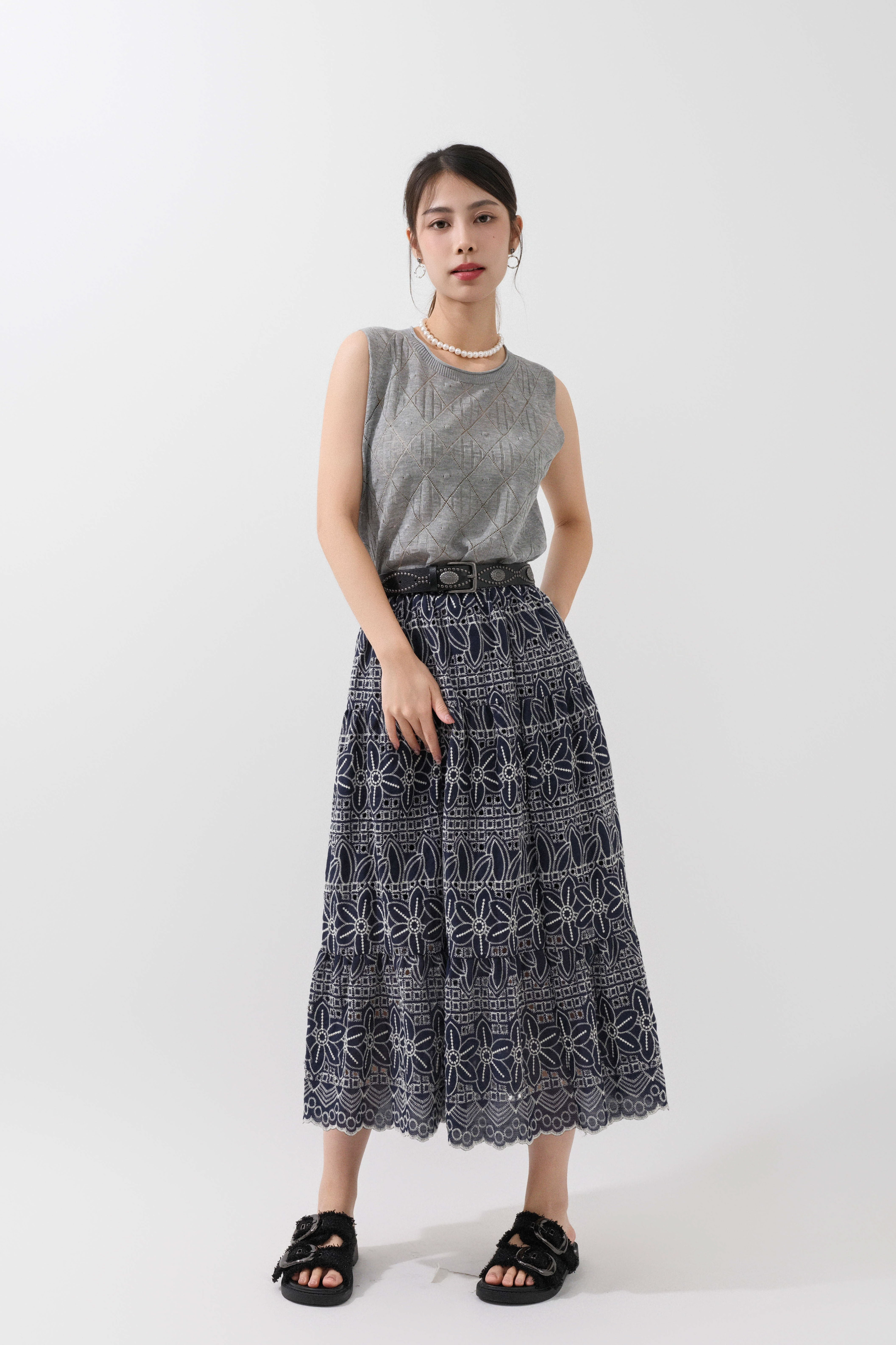 撞色繡花通花蛋糕裙 (現貨款式）