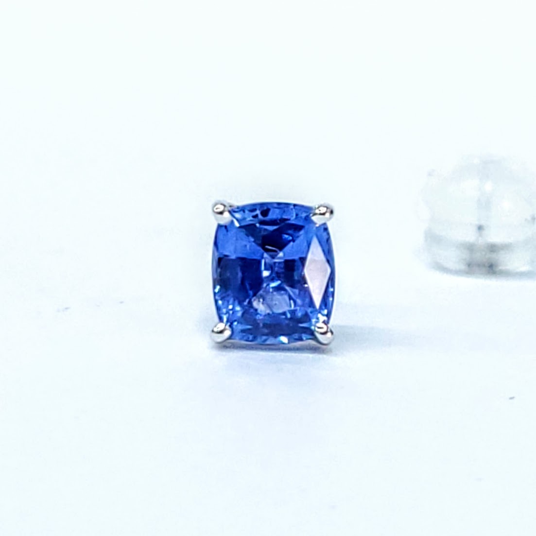 全新18K白金【主石98份藍寶石】單耳環