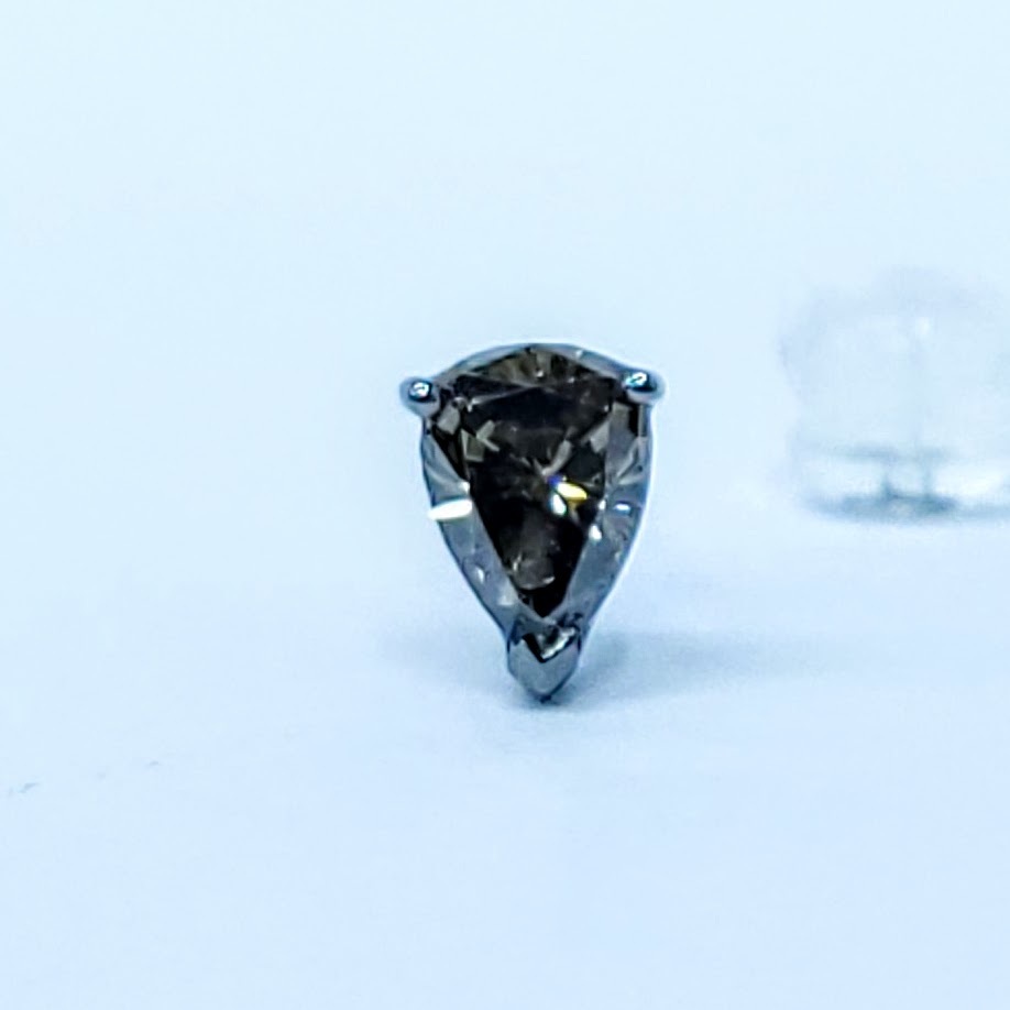 全新18K金【主石57份梨形咖啡鑽】單耳環