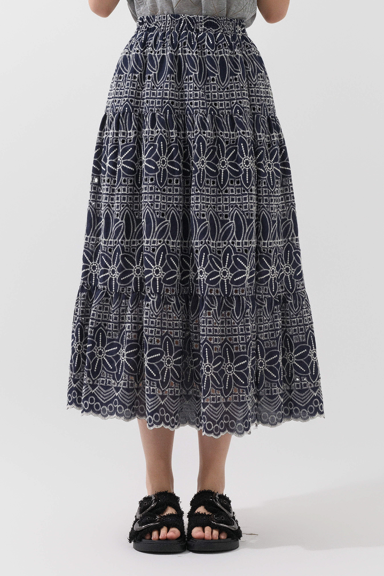 撞色繡花通花蛋糕裙 (現貨款式）