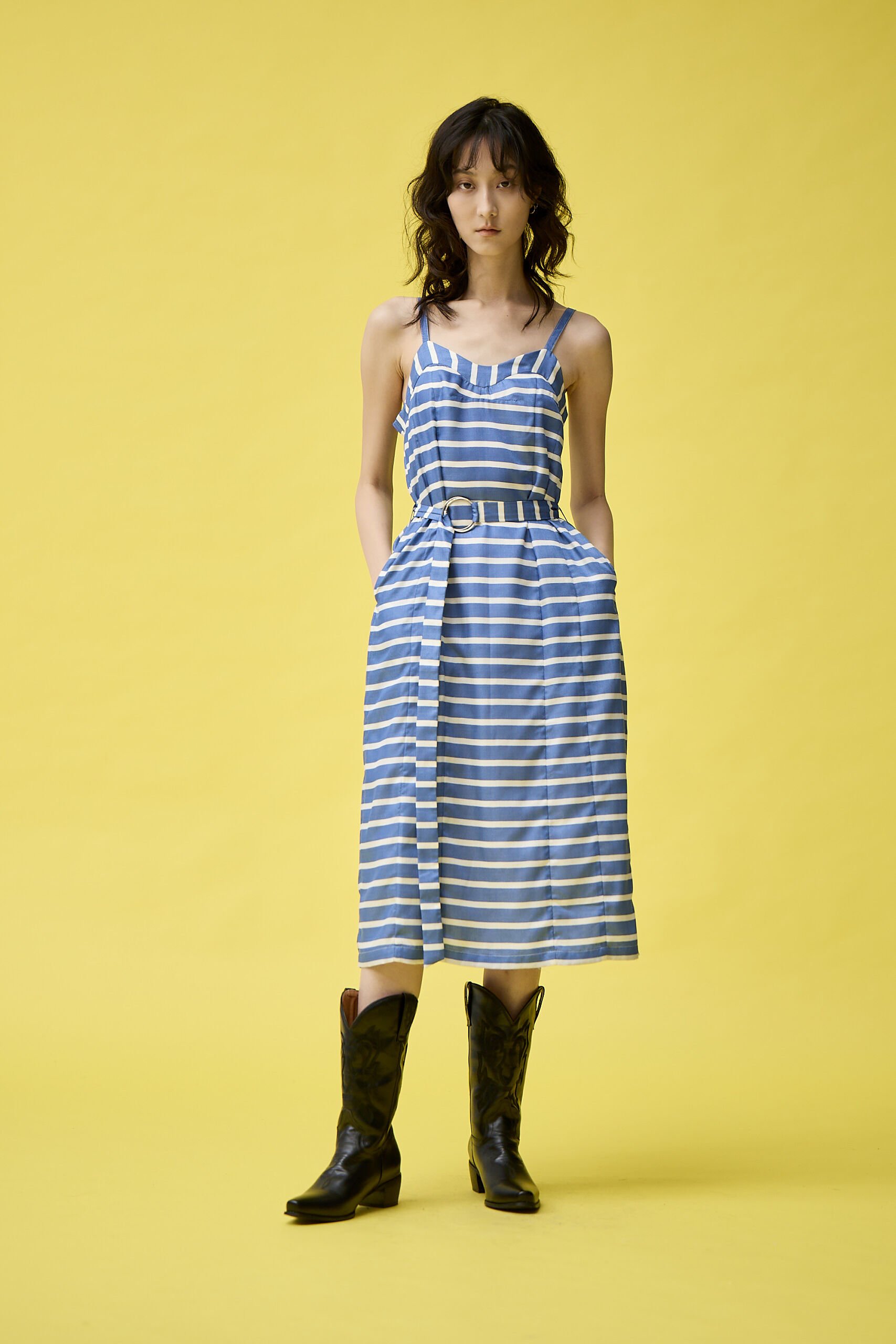 附腰帶肩帶洋裝