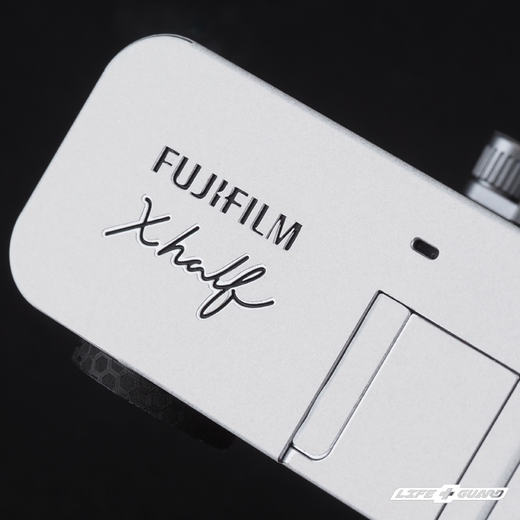 FUJIFILM X-HF1 X half 貼膜質感特寫，LIFE+GUARD 獨特設計風格