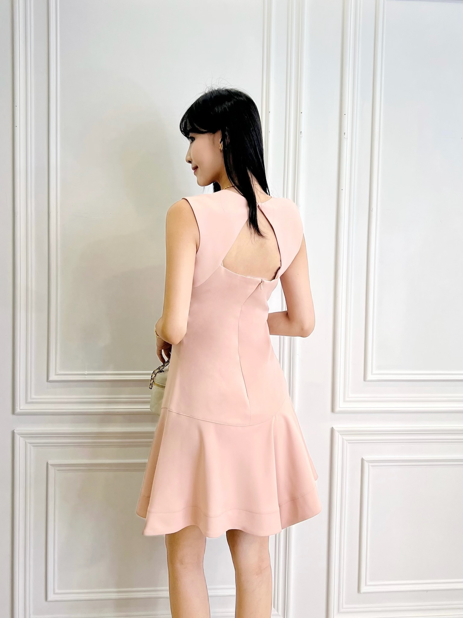 後挖背荷葉擺背心短洋